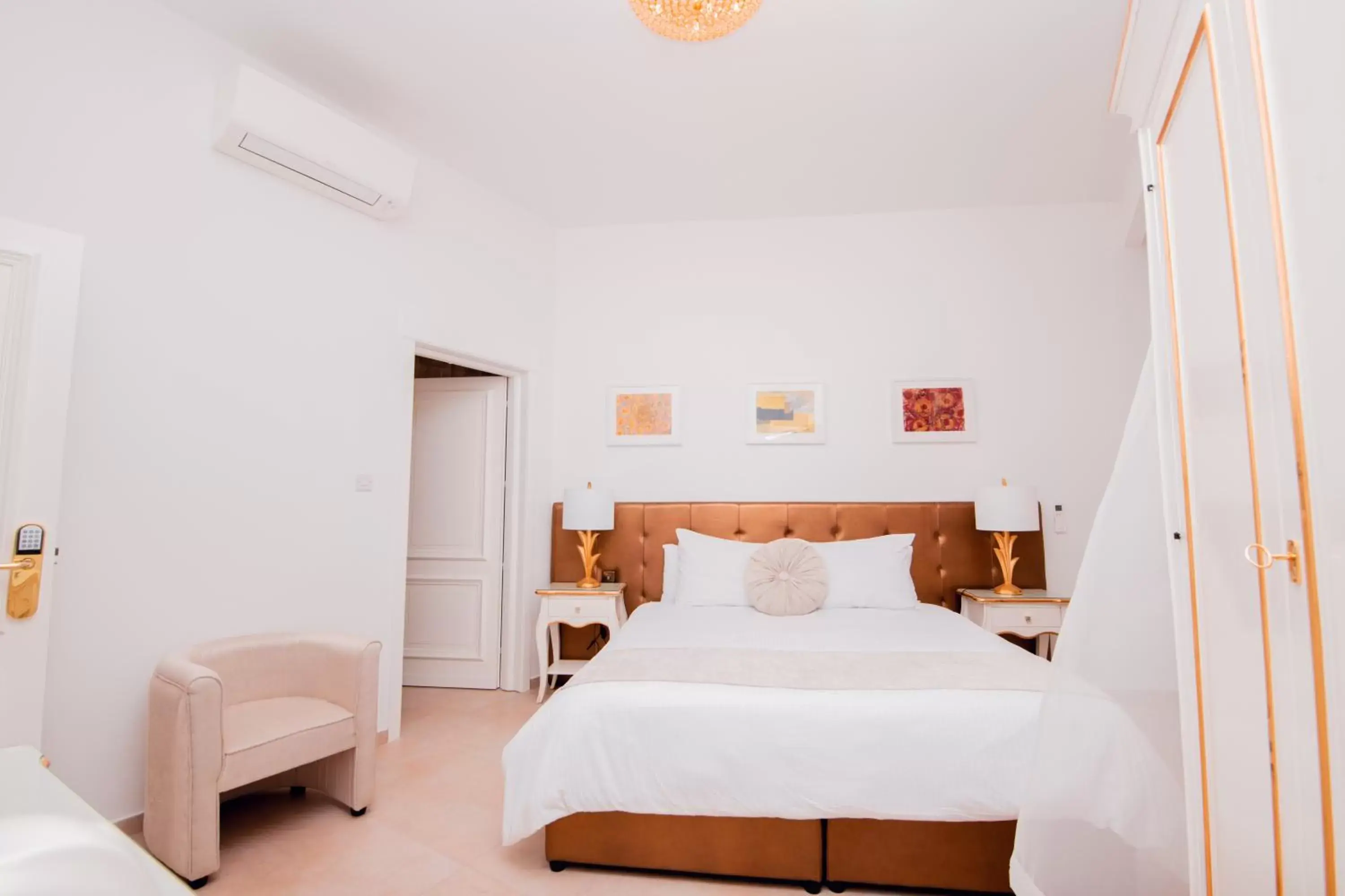 Bed in Giorgio Boutique Hotel Bed in Giorgio Boutique Hotel