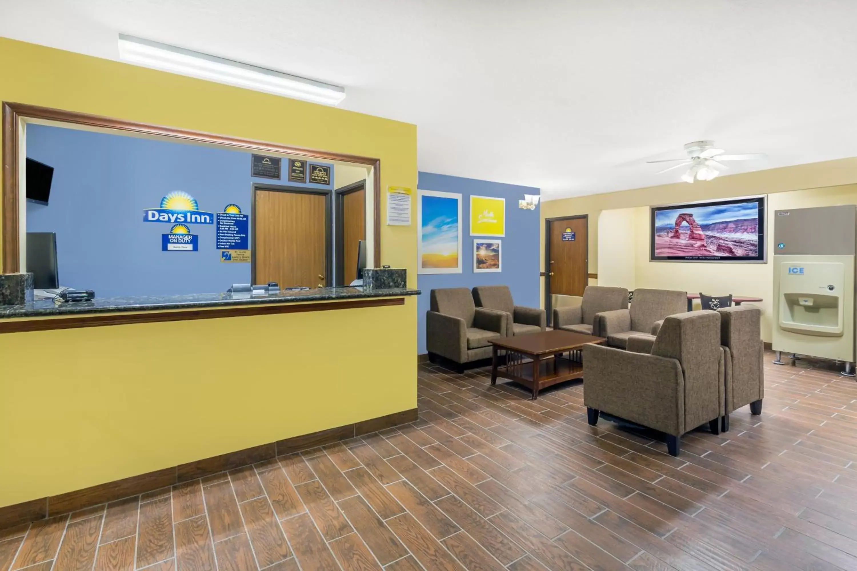 Communal lounge/ TV room, Lobby/Reception in Days Inn by Wyndham Moab