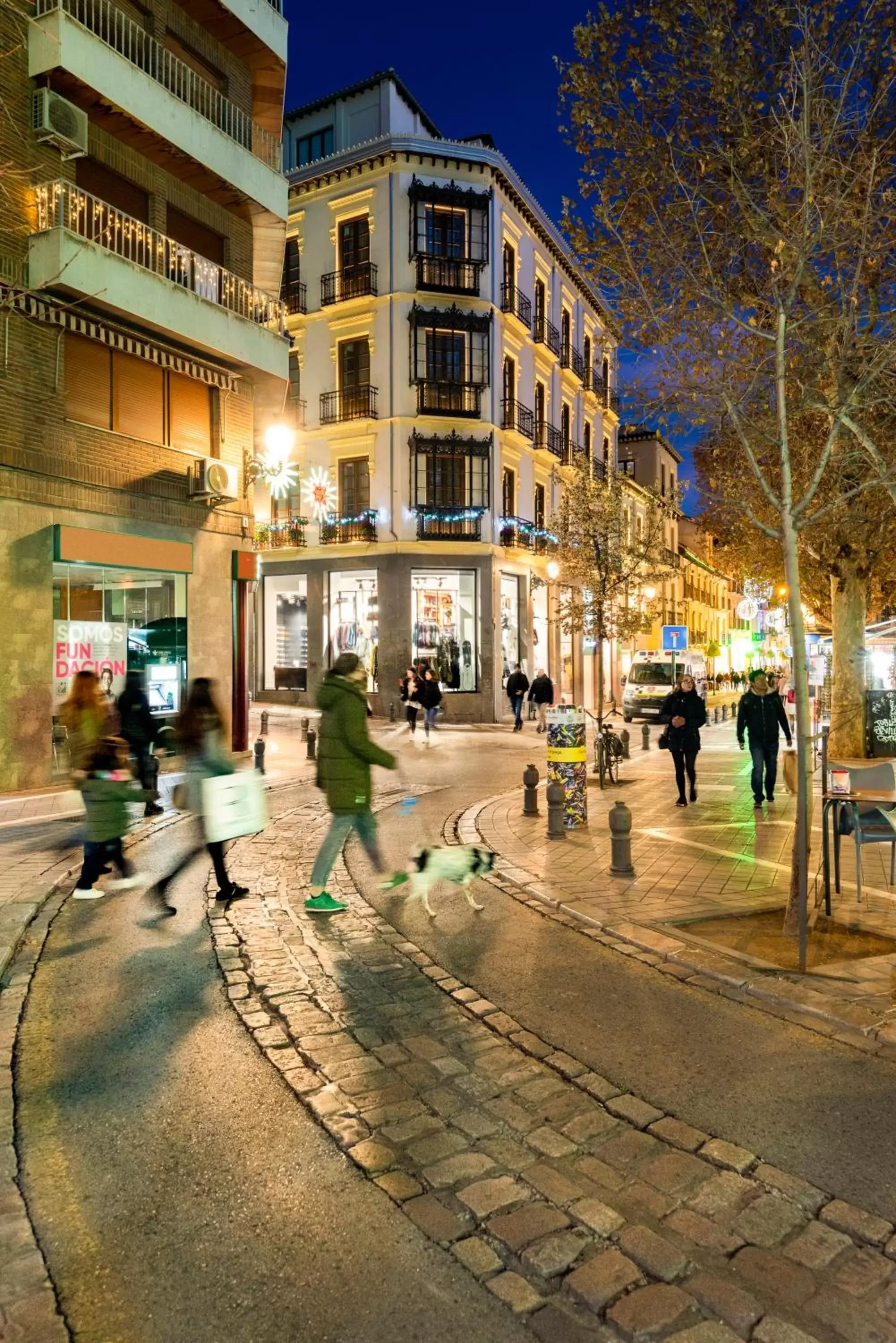 Neighbourhood, Neighborhood in La Casa de la Trinidad