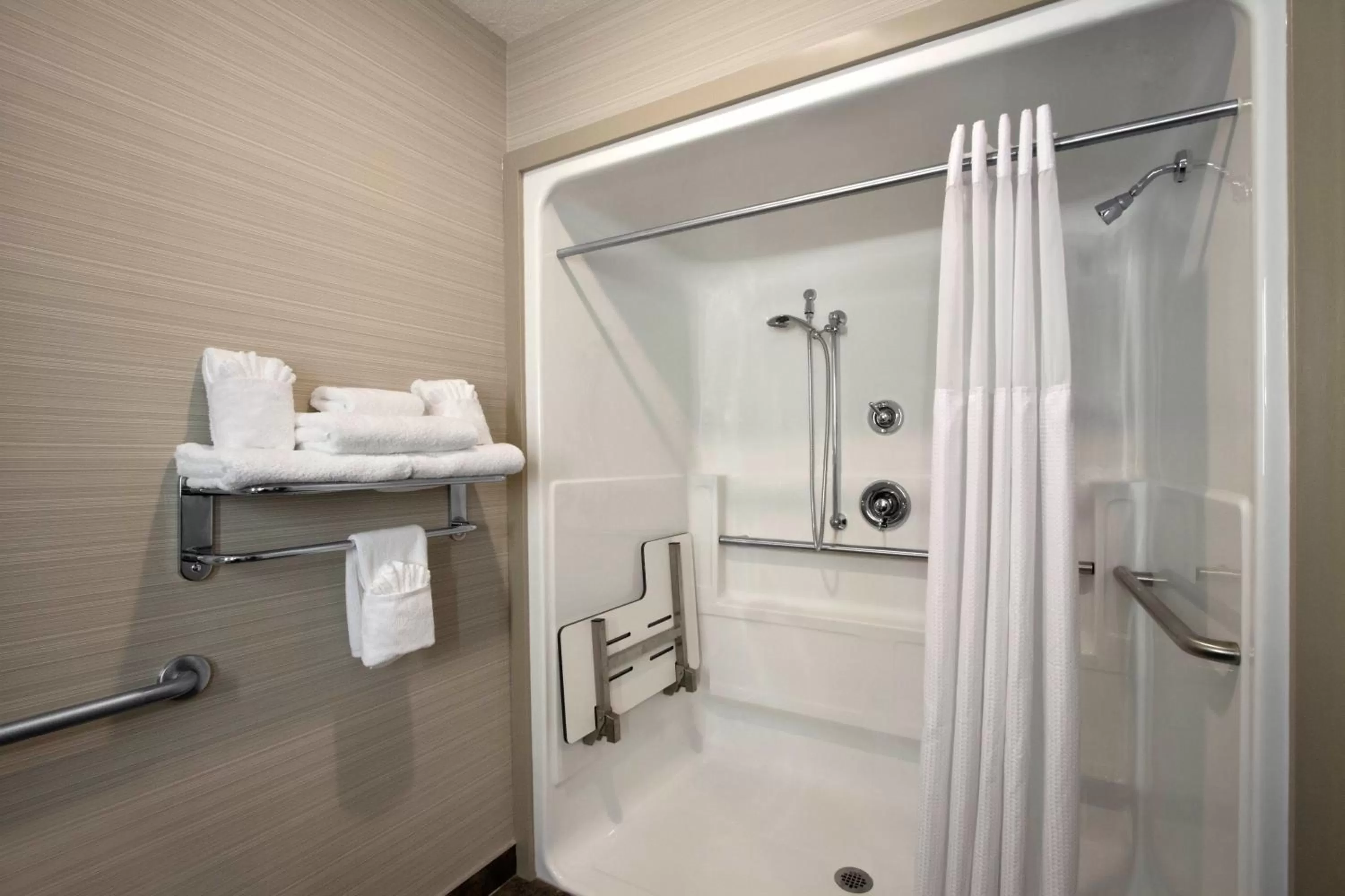 Shower in Days Inn & Suites by Wyndham Yorkton