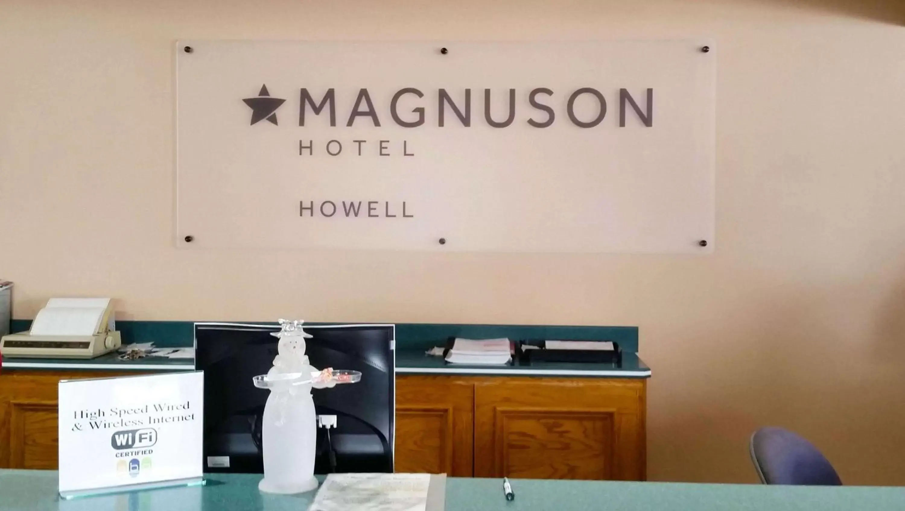 Lobby or reception in Magnuson Hotel Howell/Brighton