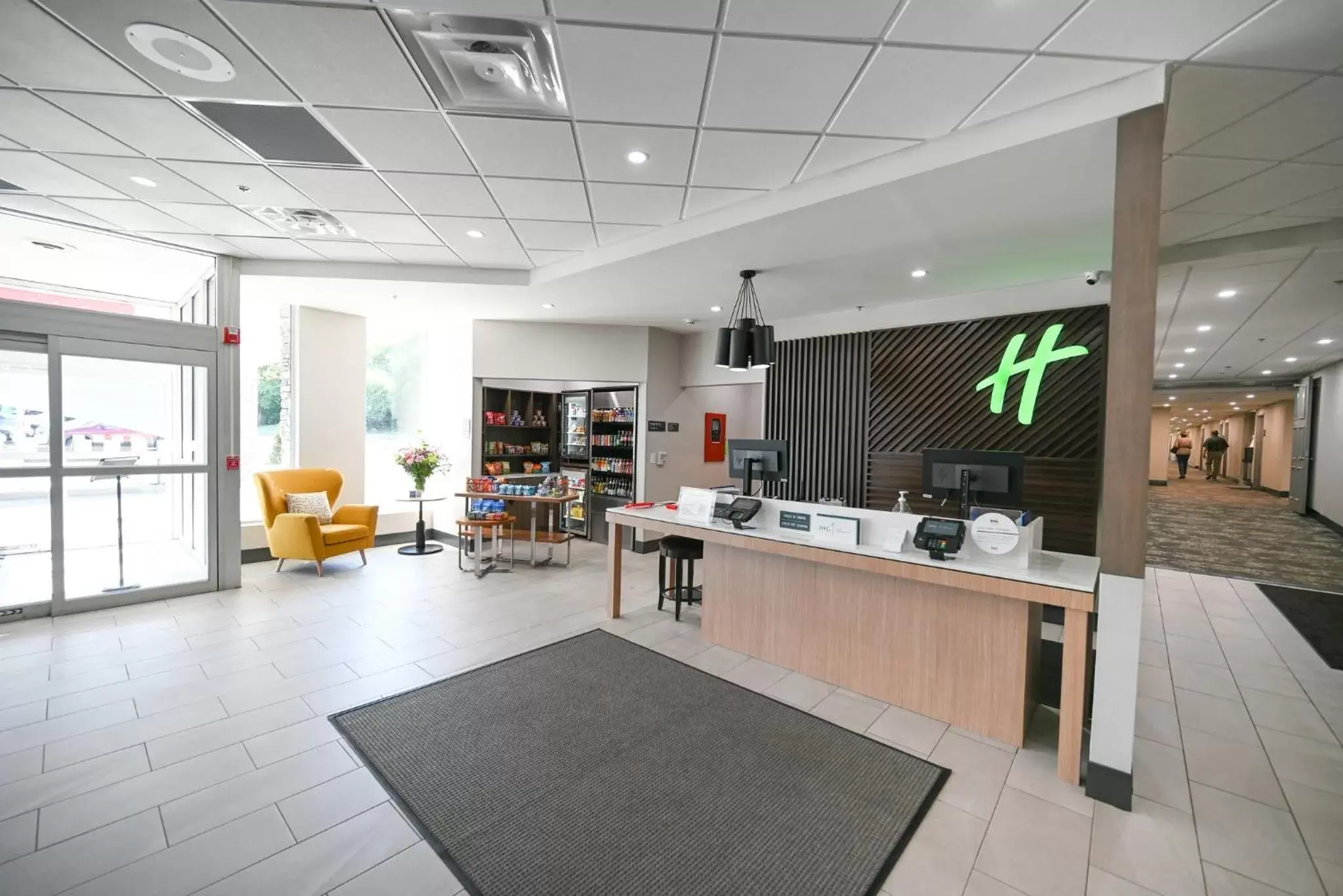Lobby or reception, Restaurant/Places to Eat in Holiday Inn Cleveland-Mayfield, an IHG Hotel