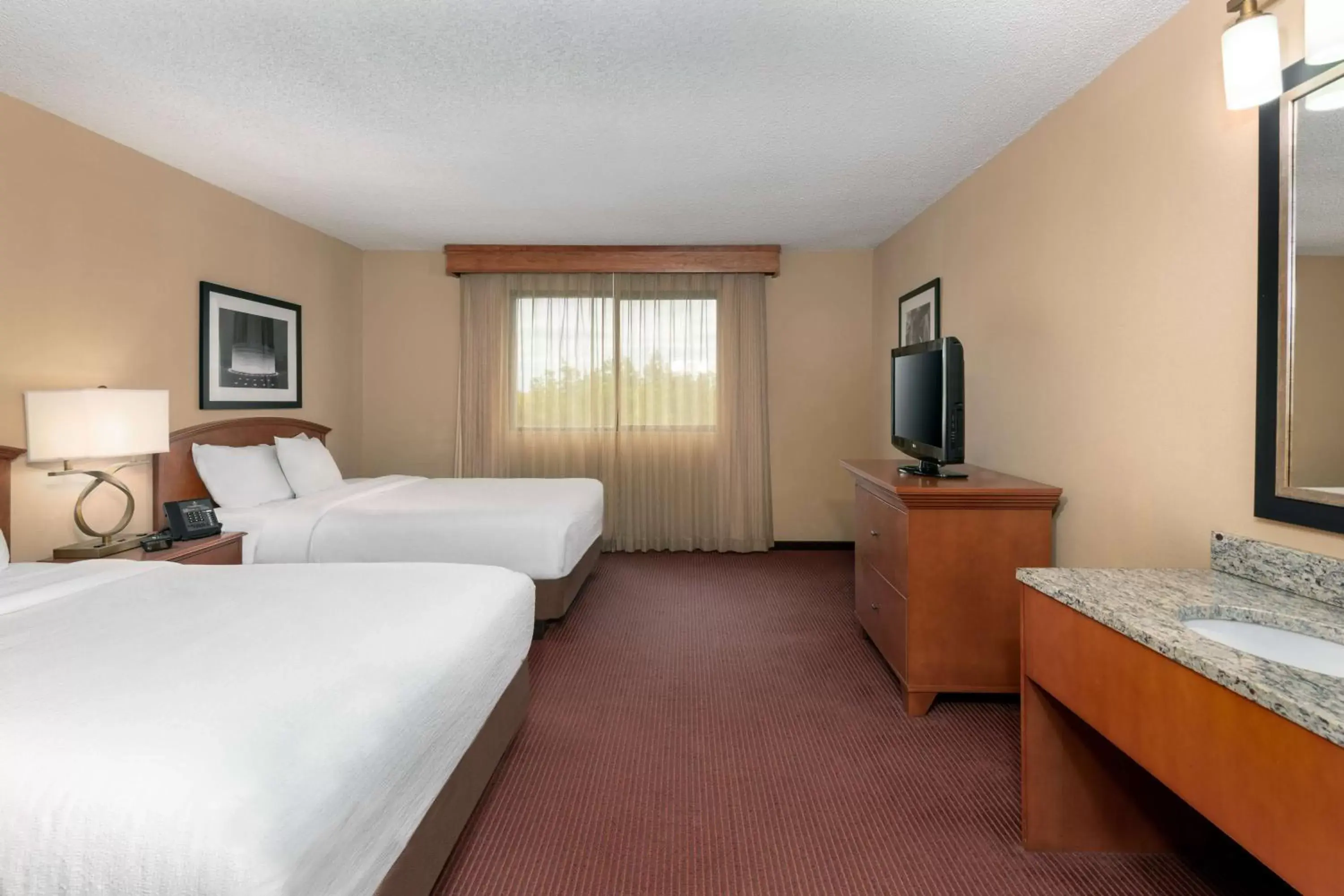 Bedroom, Bed in Embassy Suites by Hilton Kansas City International Airport