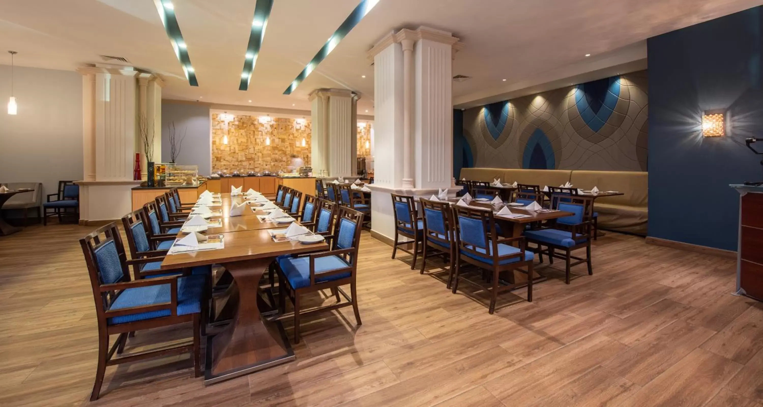 Restaurant/Places to Eat in Ramada Hotel & Suites by Wyndham Al Qassim