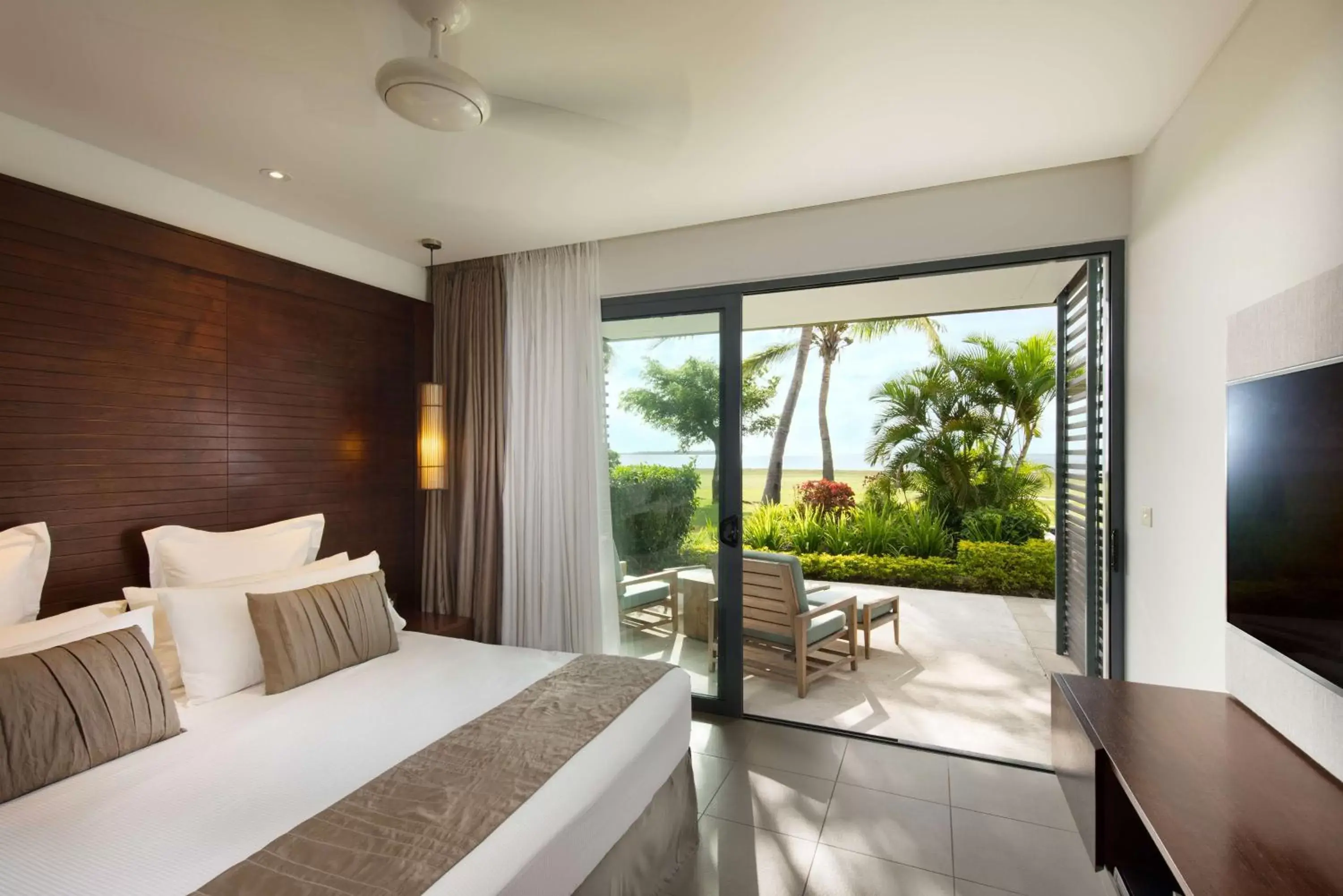 Bed in Hilton Fiji Beach Resort and Spa