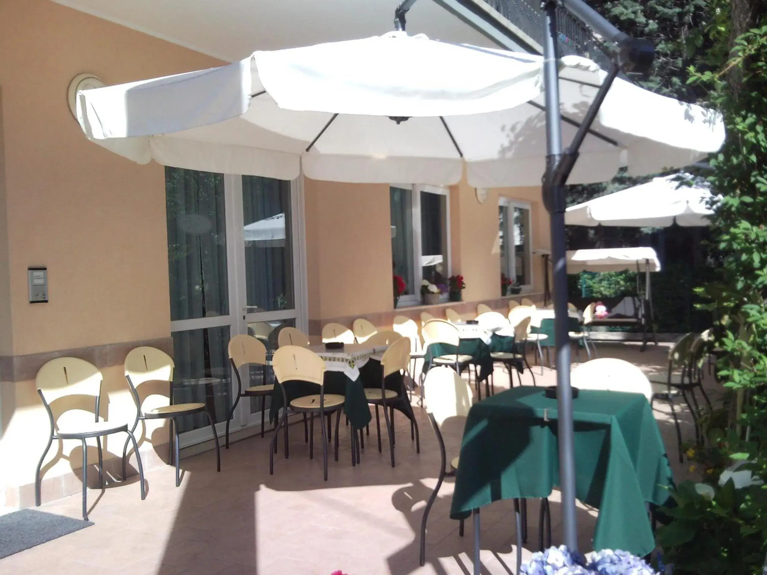 Balcony/Terrace, Restaurant/Places to Eat in Hotel Trinidad