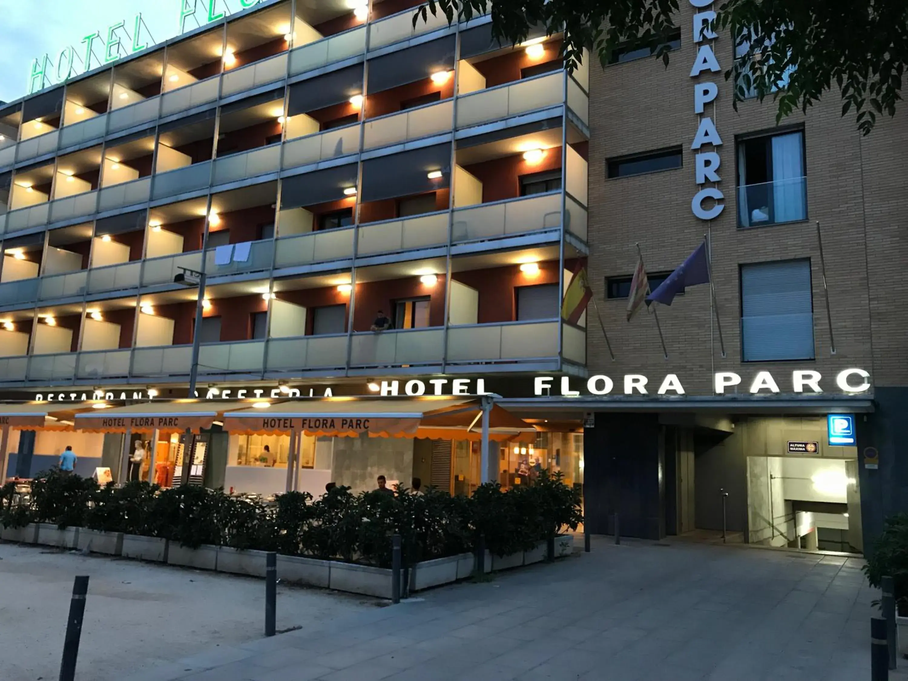 Facade/entrance, Property Building in Hotel Flora Parc