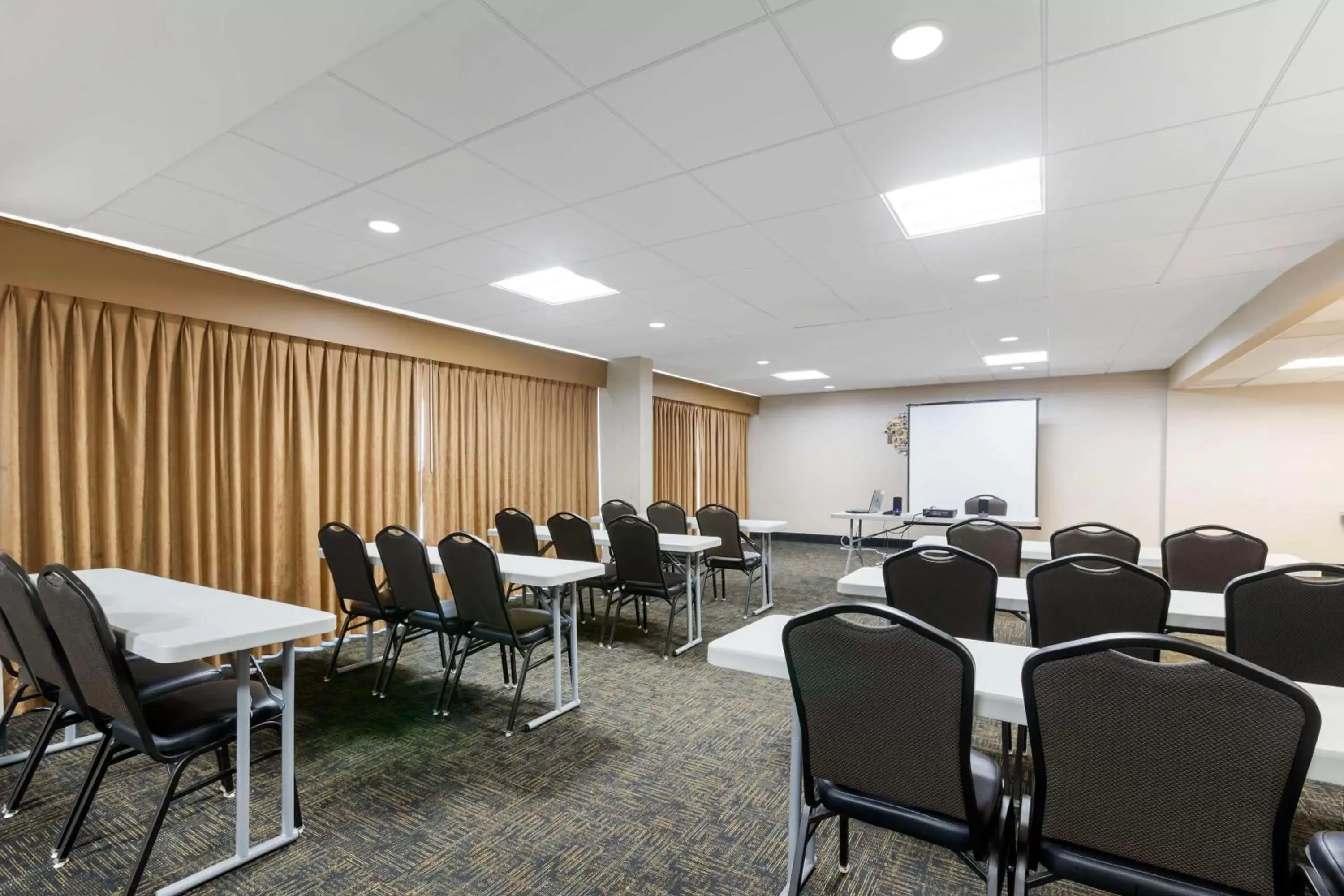 Meeting/conference room in Best Western Plus Midwest Inn