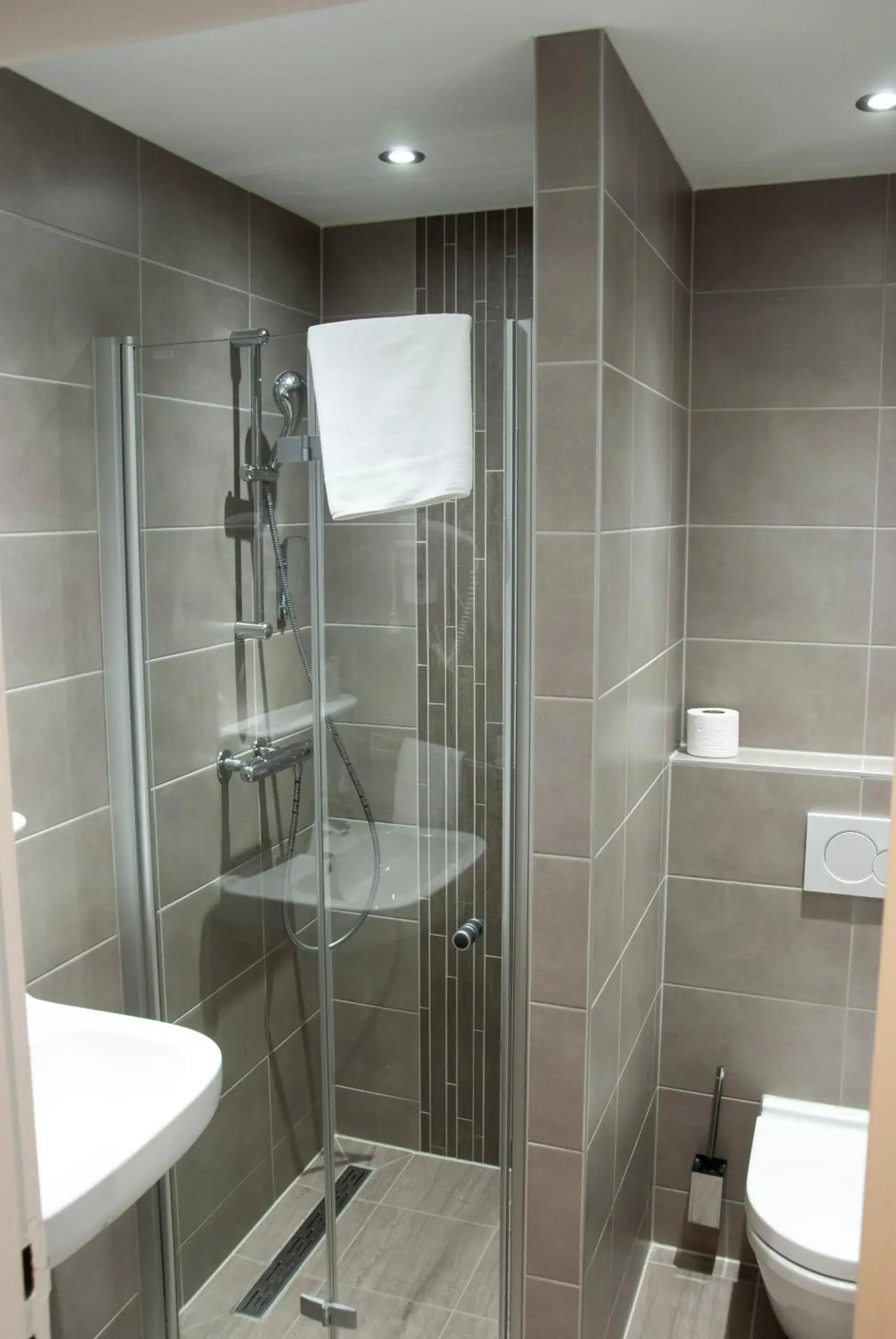 Shower, Bathroom in Hotel Spaander, BW Signature Collection