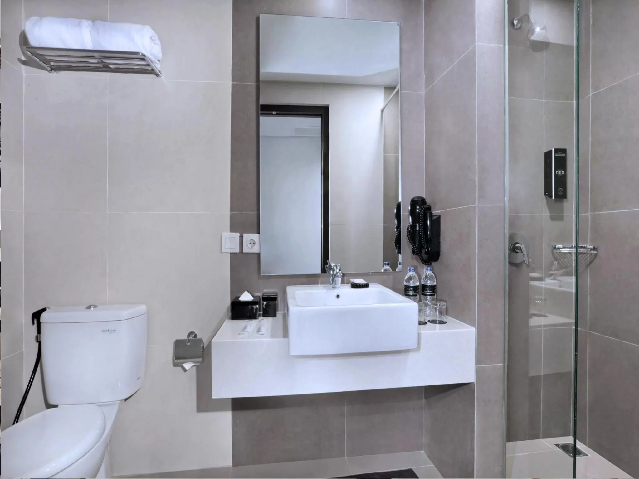 Toilet in Hotel Neo Gajah Mada Pontianak by ASTON