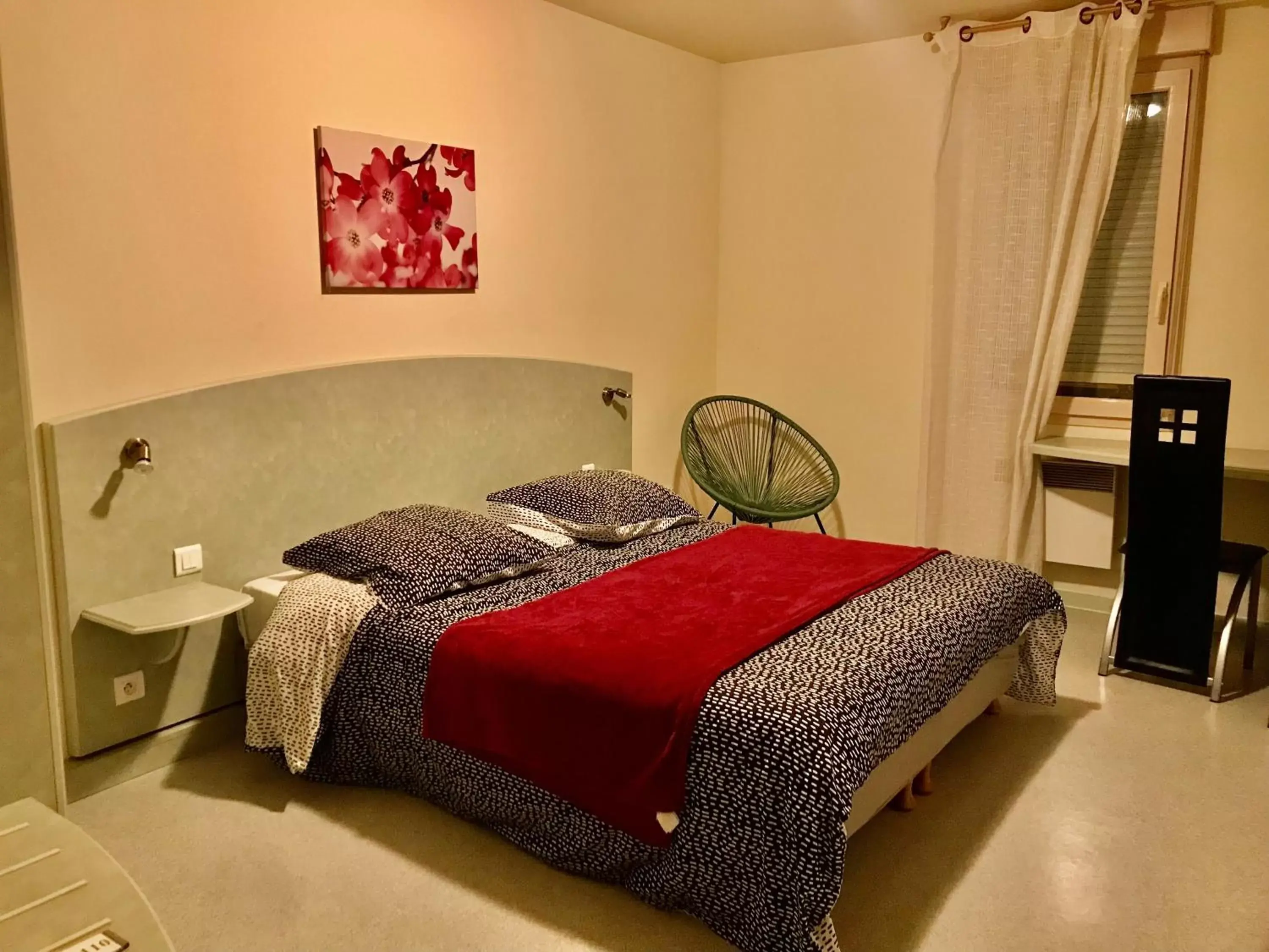 Bedroom, Bed in Abel Hôtel