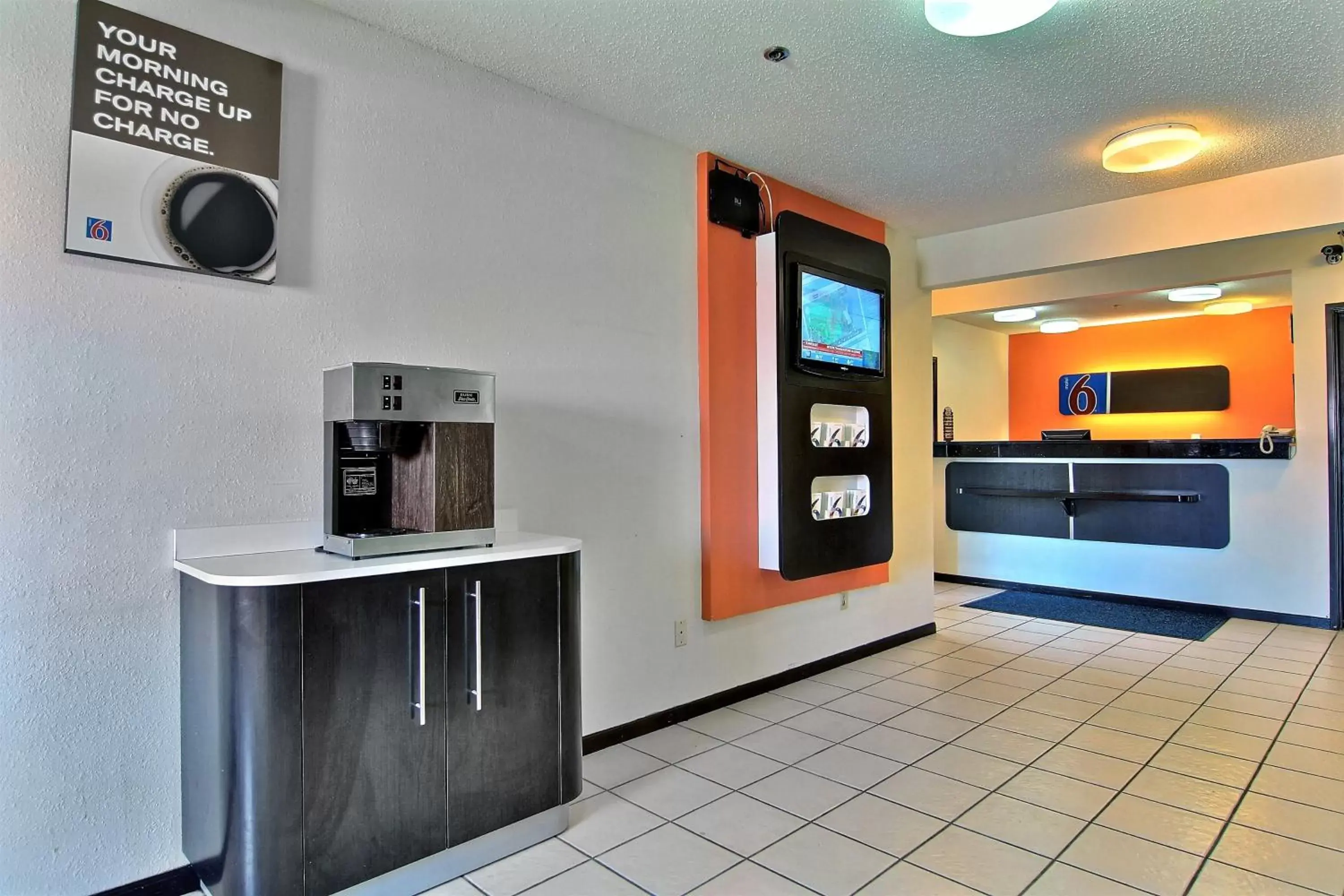 Lobby or reception, Kitchen/Kitchenette in Motel 6-Gilman, IL