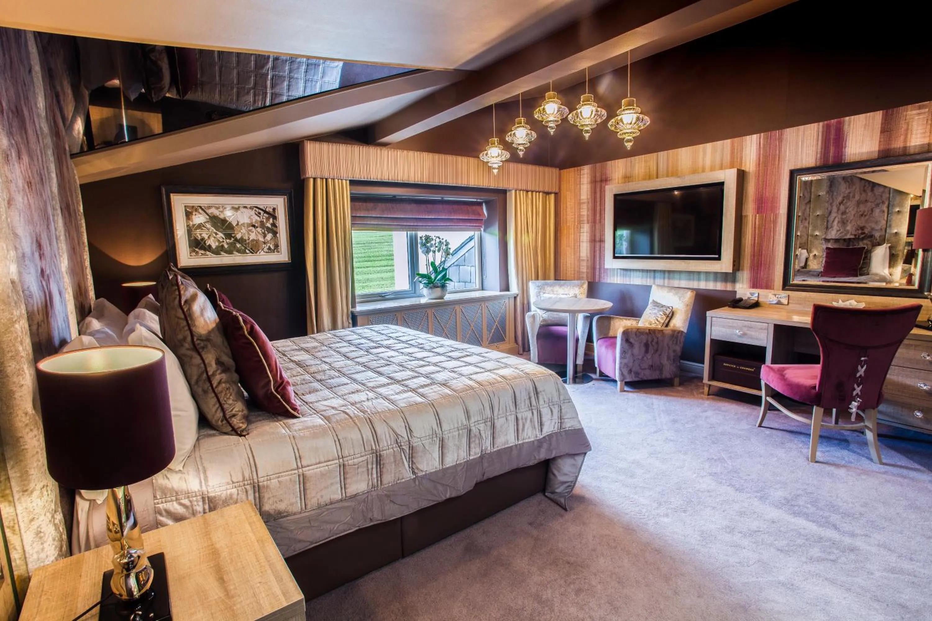 Bedroom, Bed in Red Hall Hotel