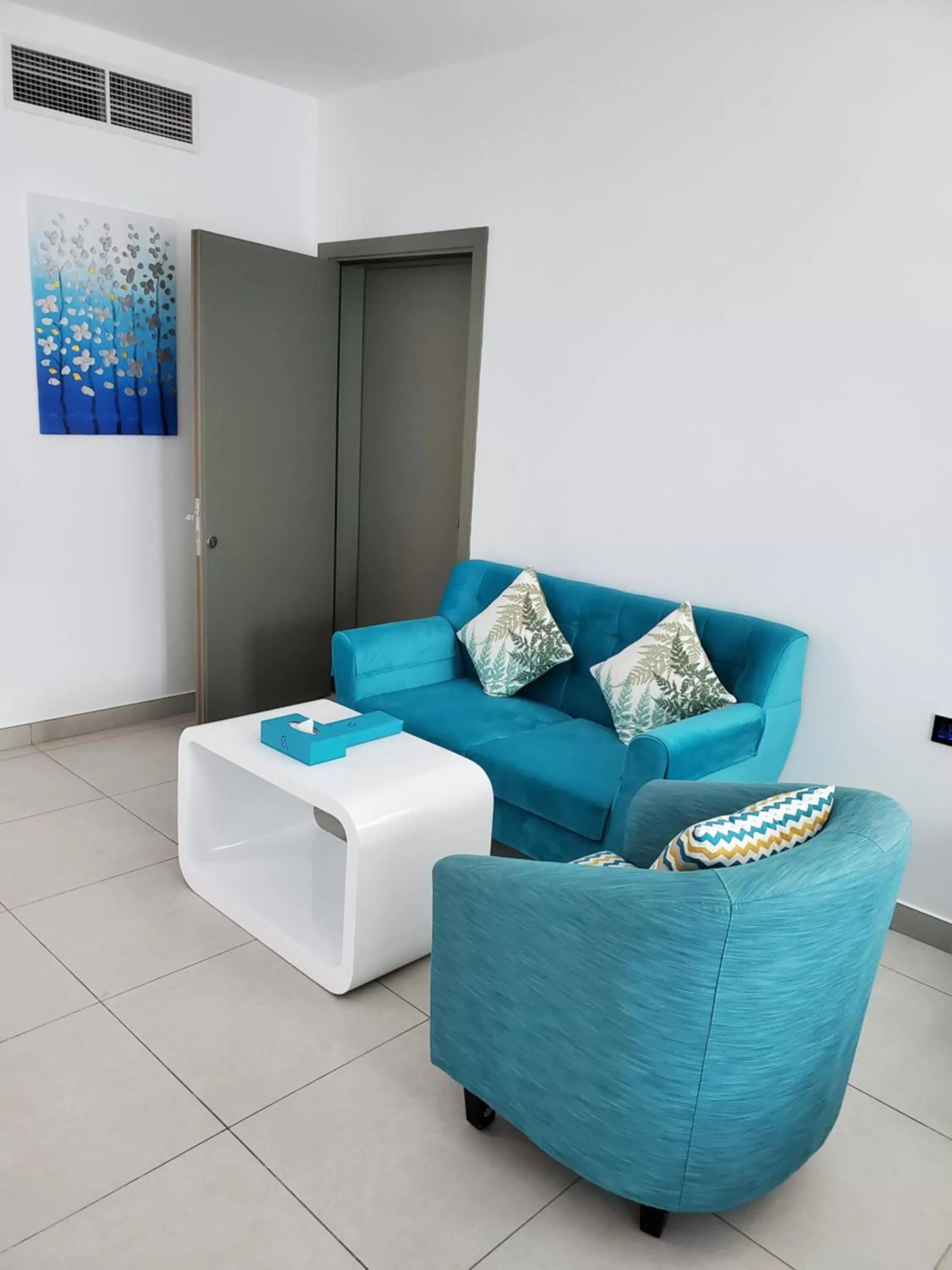 Seating area in City Avenue Al Reqqa Hotel