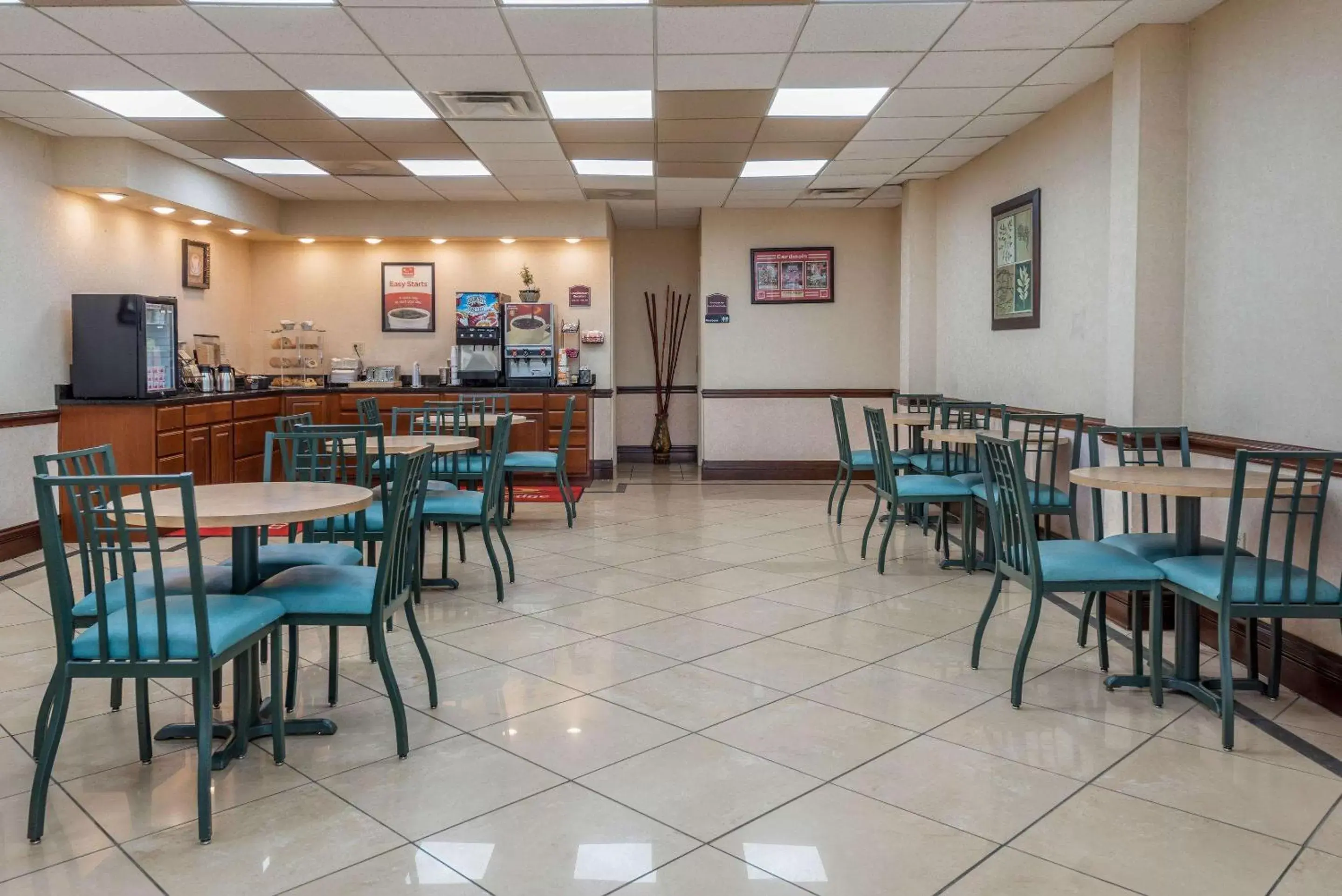Restaurant/Places to Eat in Econo Lodge Downtown Louisville