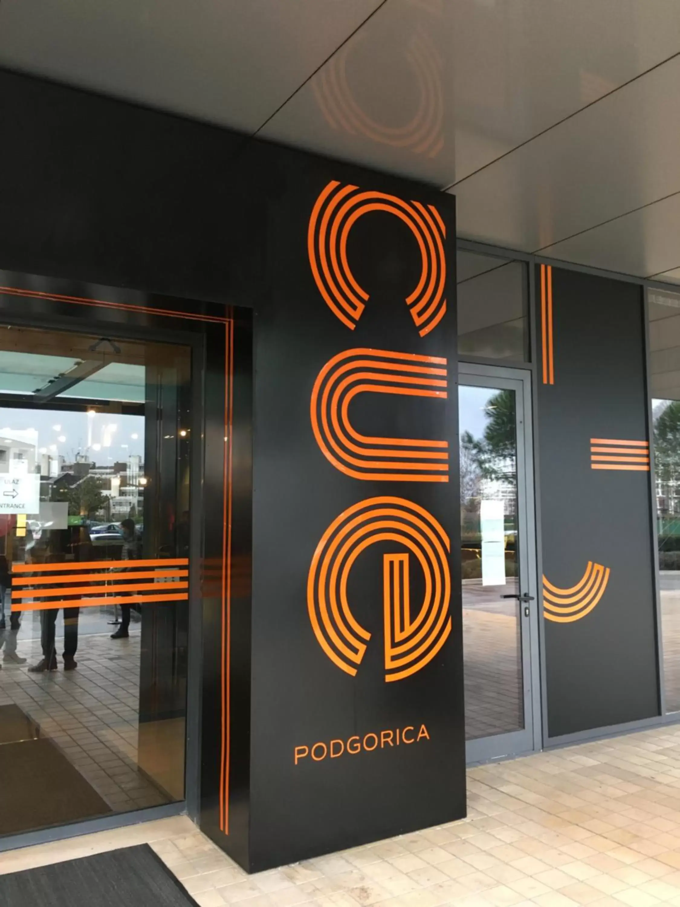 Facade/entrance in CUE Podgorica