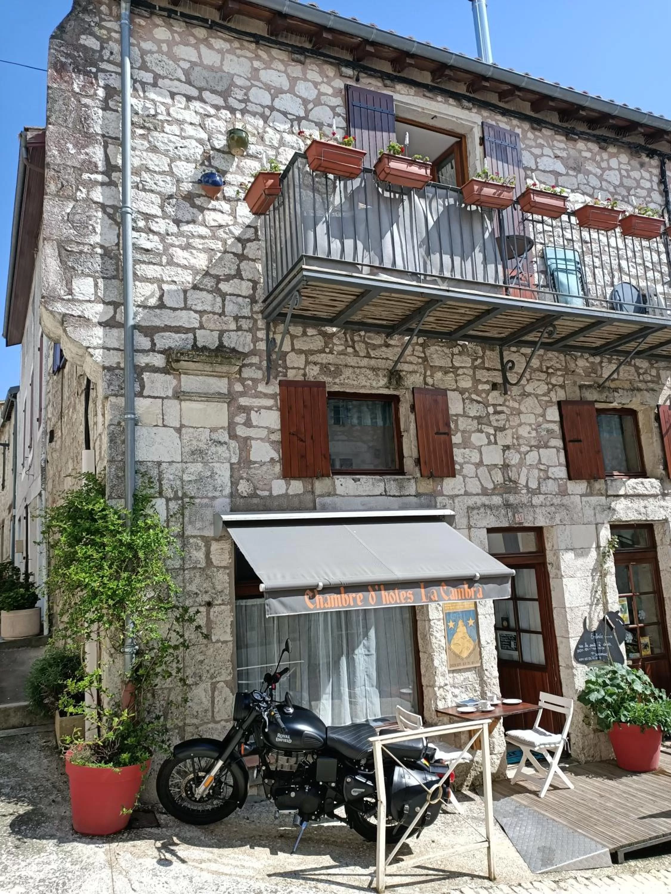 Property building in La Cambra dé Monflanquin