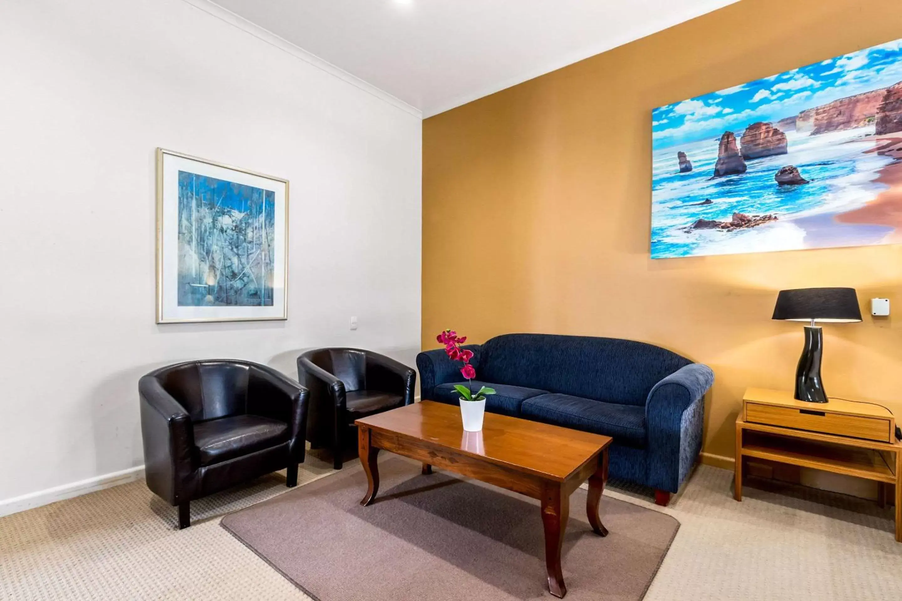 Photo of the whole room, Seating Area in Comfort Inn Greensborough