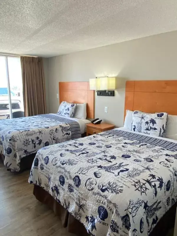 Bedroom, Bed in Oceanview Inn - Emerald Isle