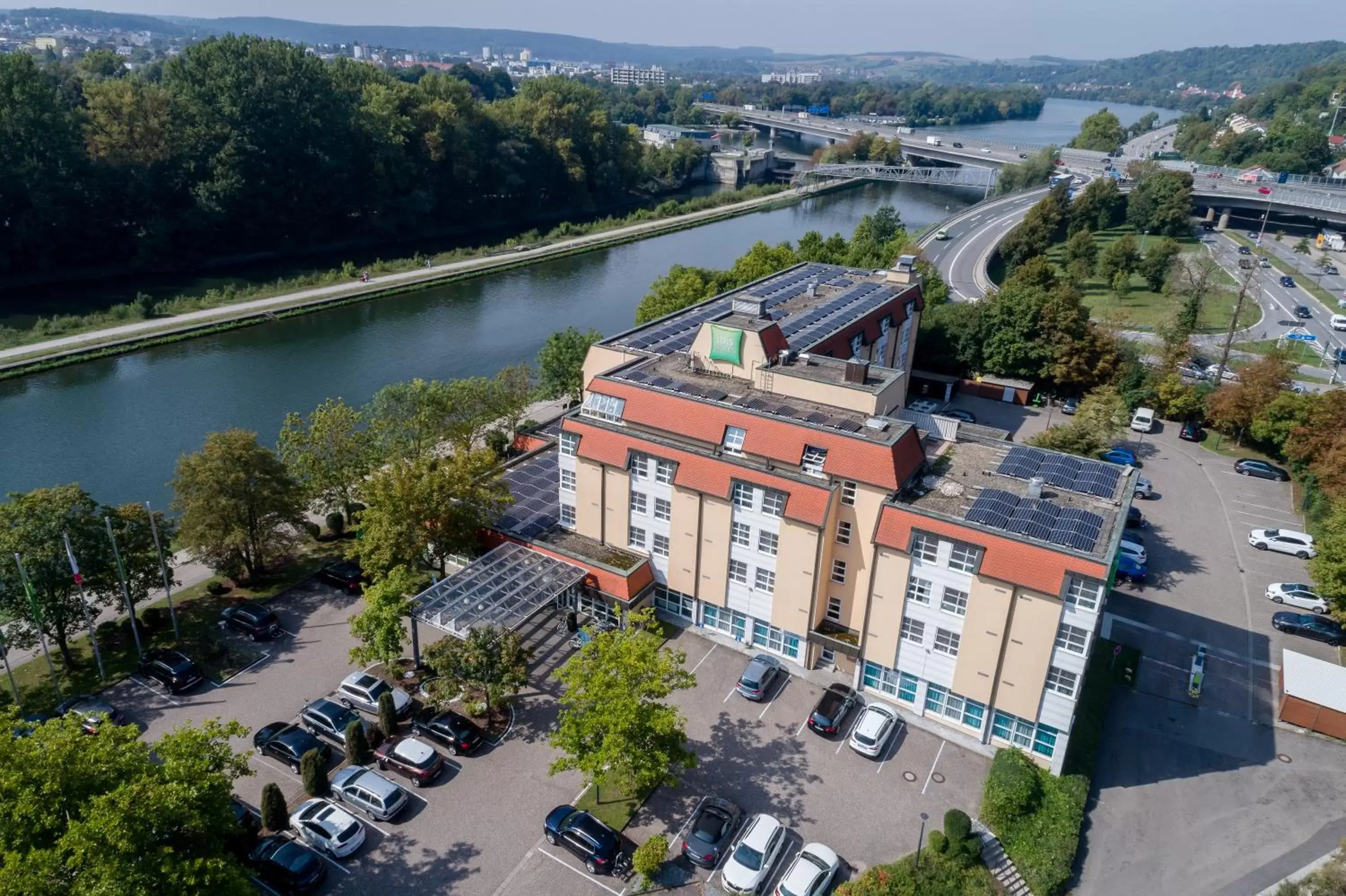 Property building, Bird's-eye View in Ibis Styles Regensburg