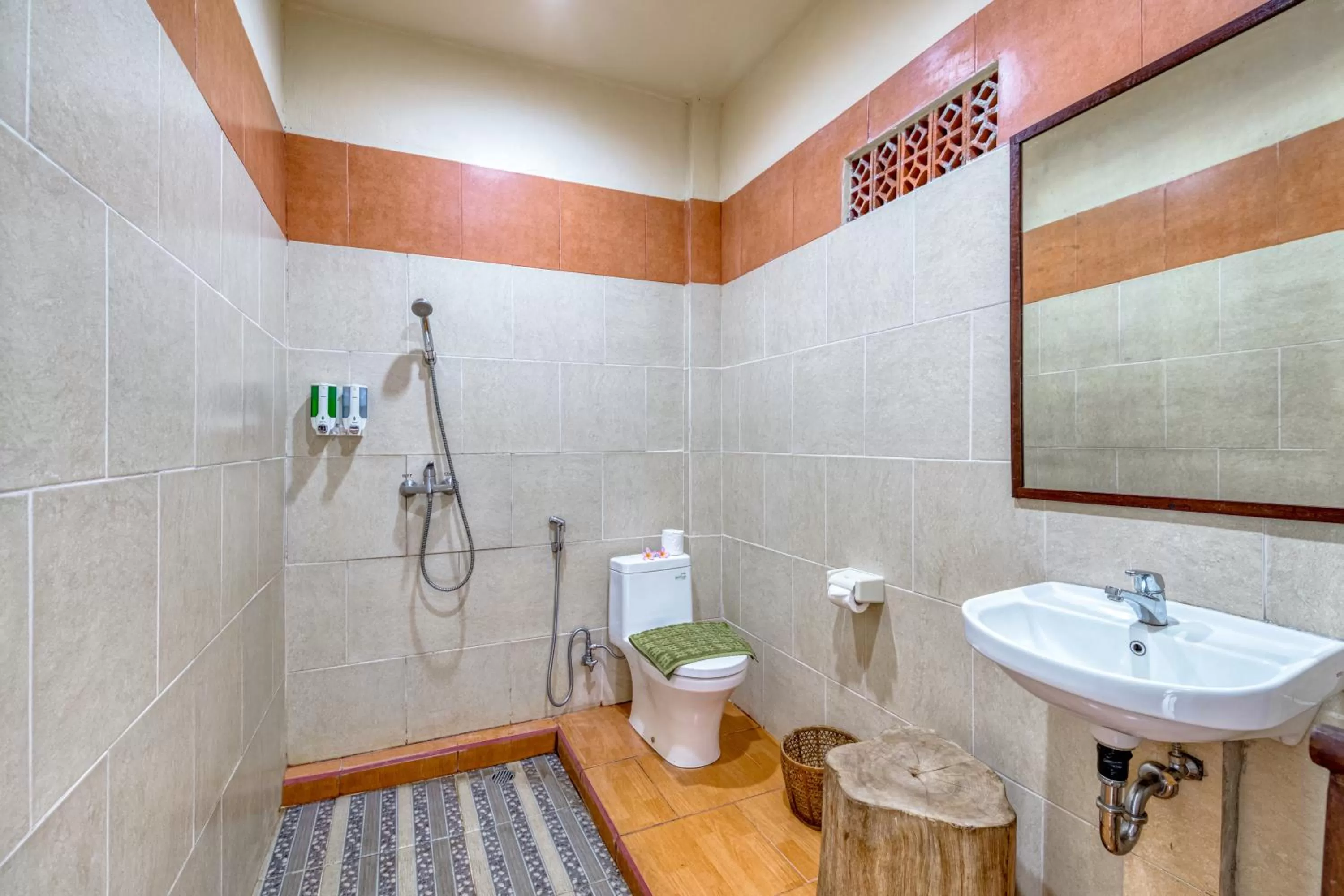 Shower in Ubud Sari Health Resort