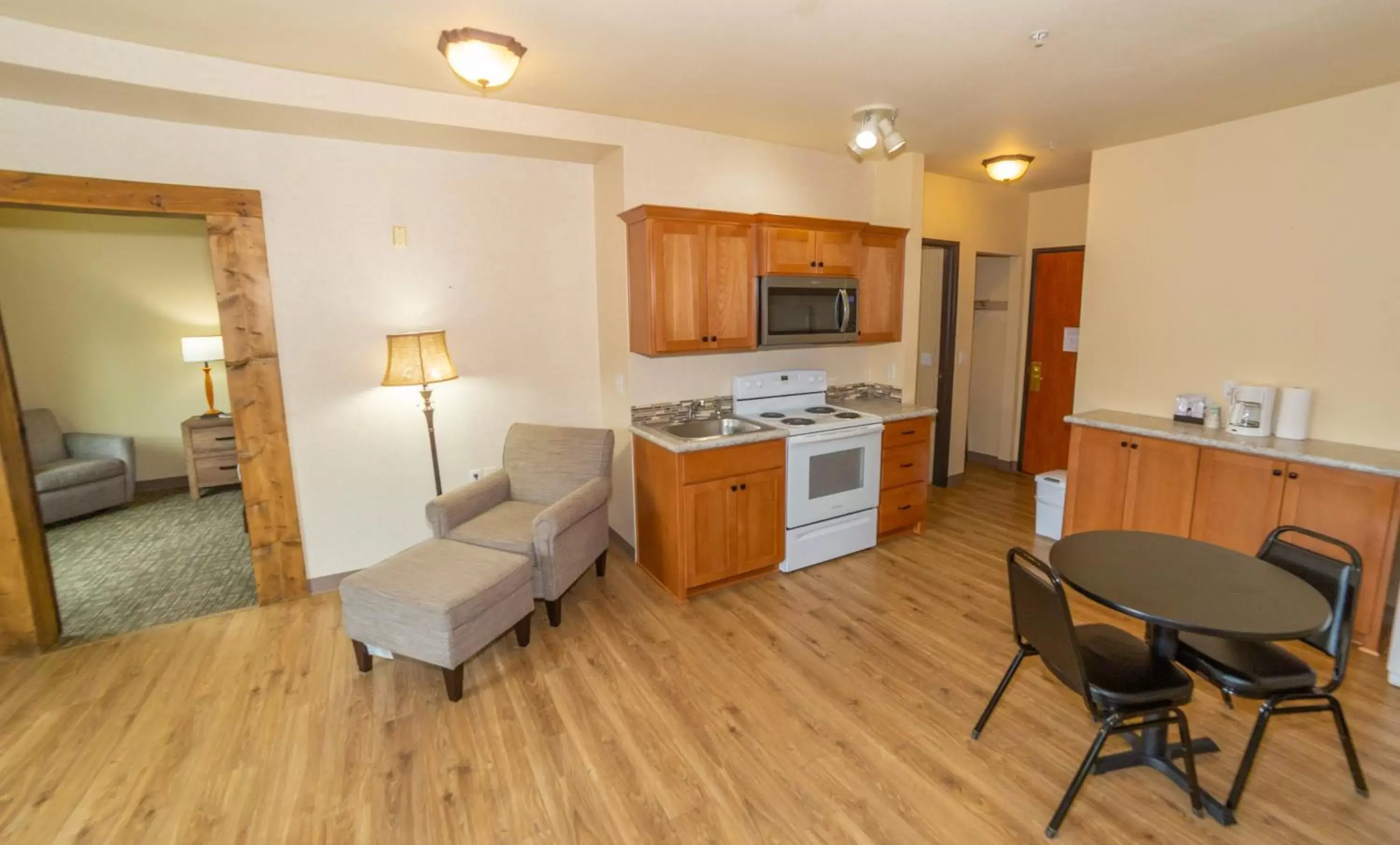 Kitchen or kitchenette, Kitchen/Kitchenette in Clatskanie River Inn