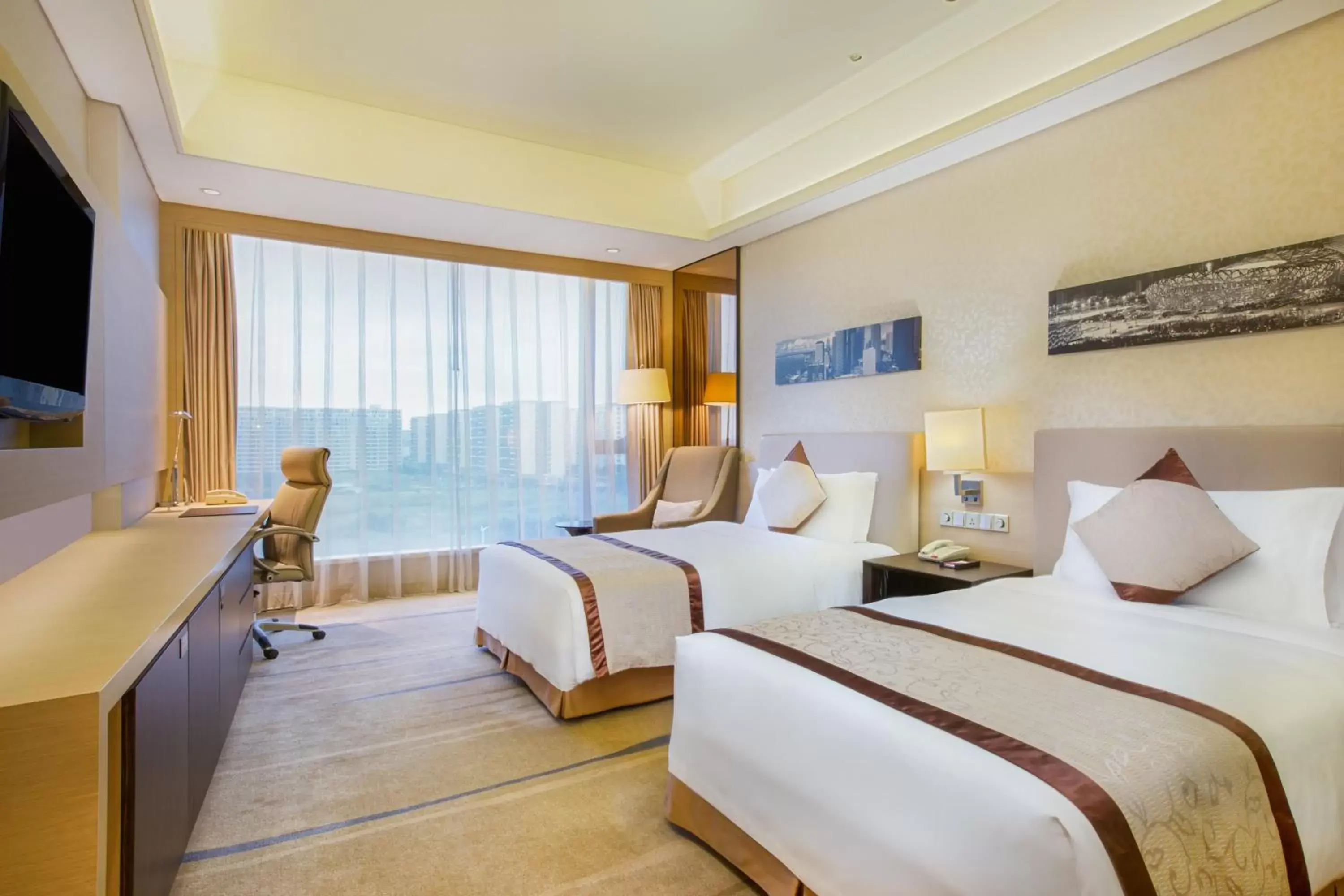 Standard Double Room with Two Double Beds and Balcony - Smoking in Crowne Plaza Guangzhou Huadu by IHG - Free Shuttle bus between hotel to Exhibition Center During Canton Fair Standard Double Room with Two Double Beds and Balcony - Smoking in Crowne Plaza Guangzhou Huadu by IHG - Free Shuttle bus between hotel to Exhibition Center During Canton Fair