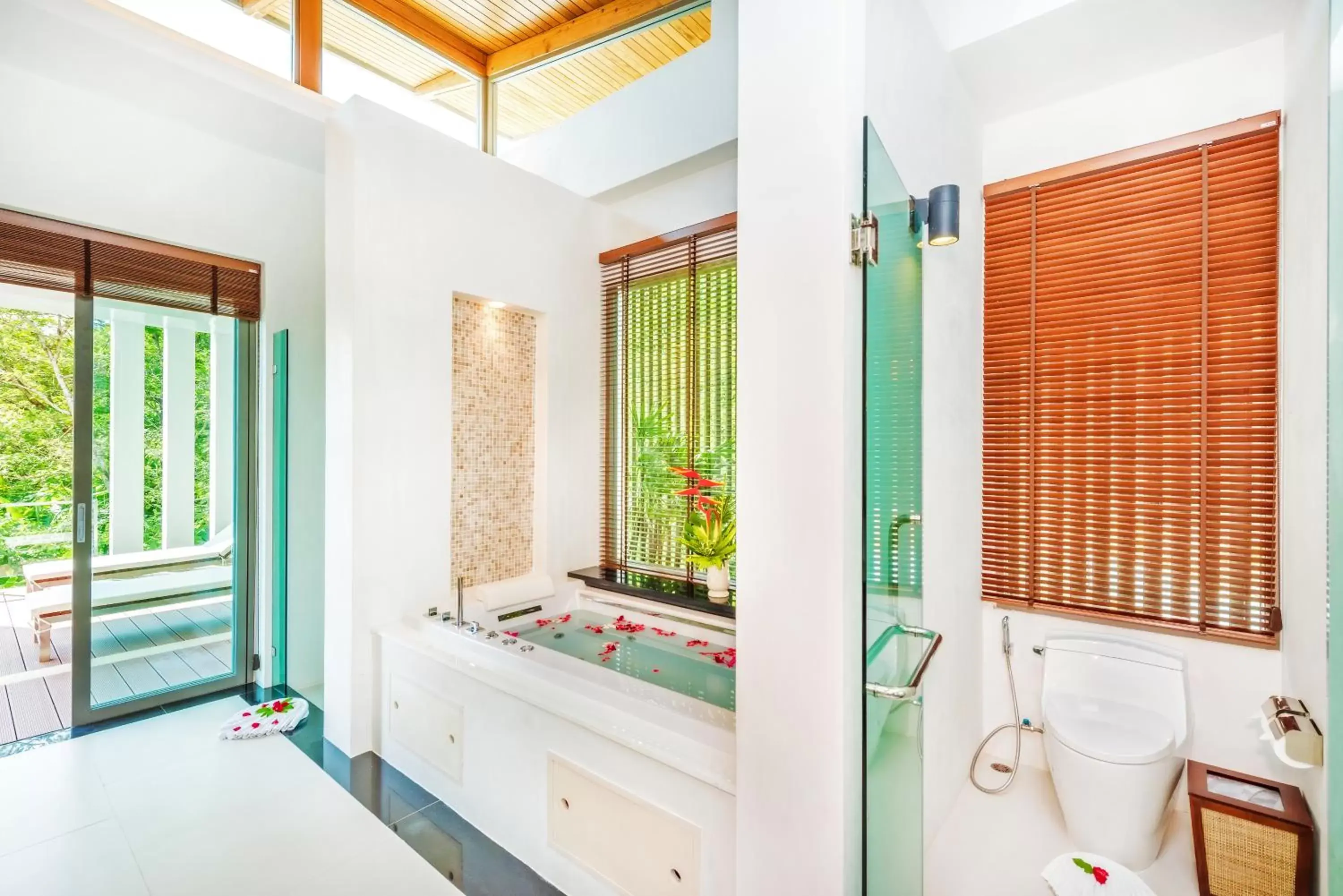 Toilet, Bathroom in Wyndham Sea Pearl Resort, Phuket