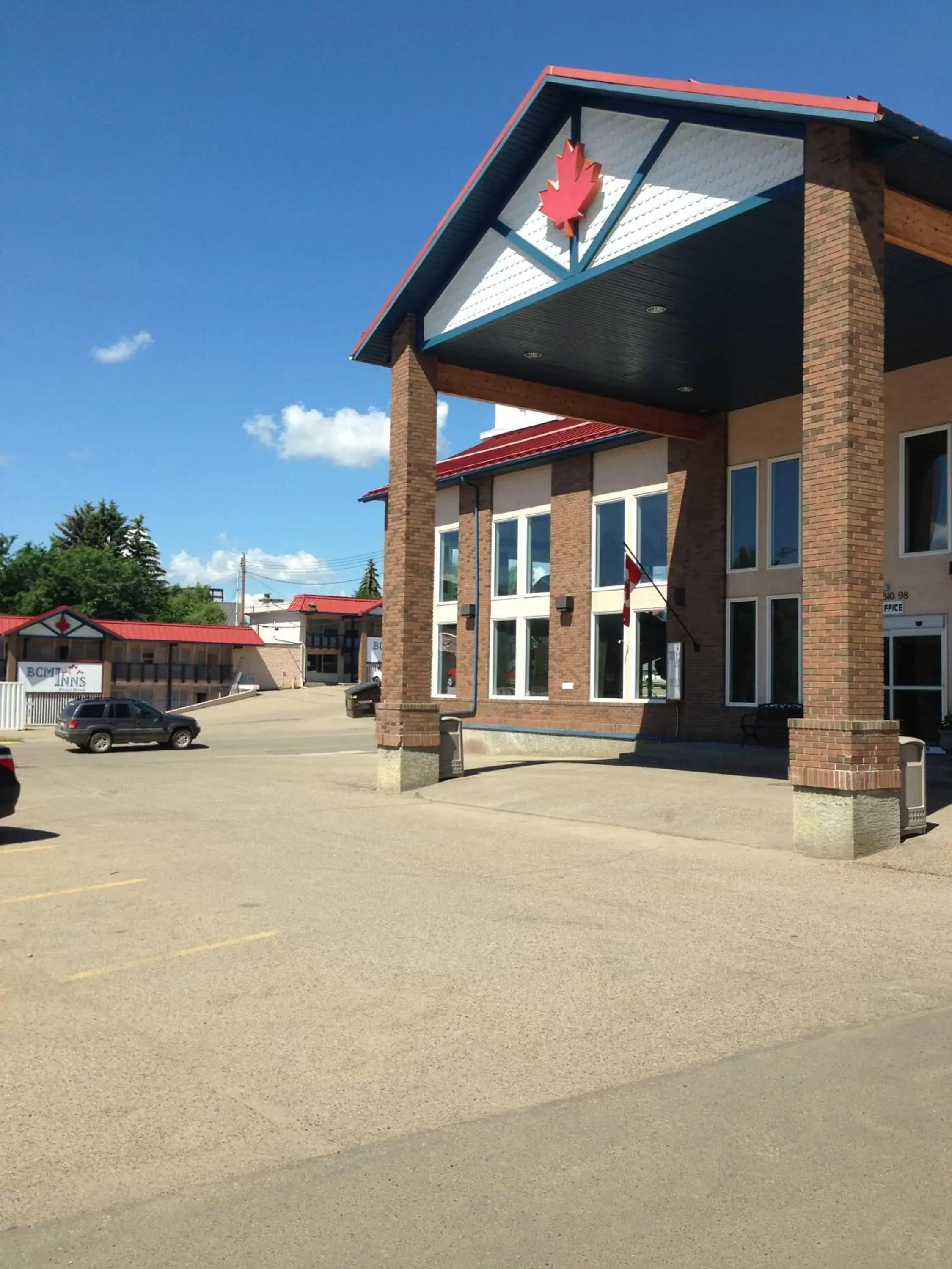 Facade/entrance, Property Building in BCMInns - Peace River