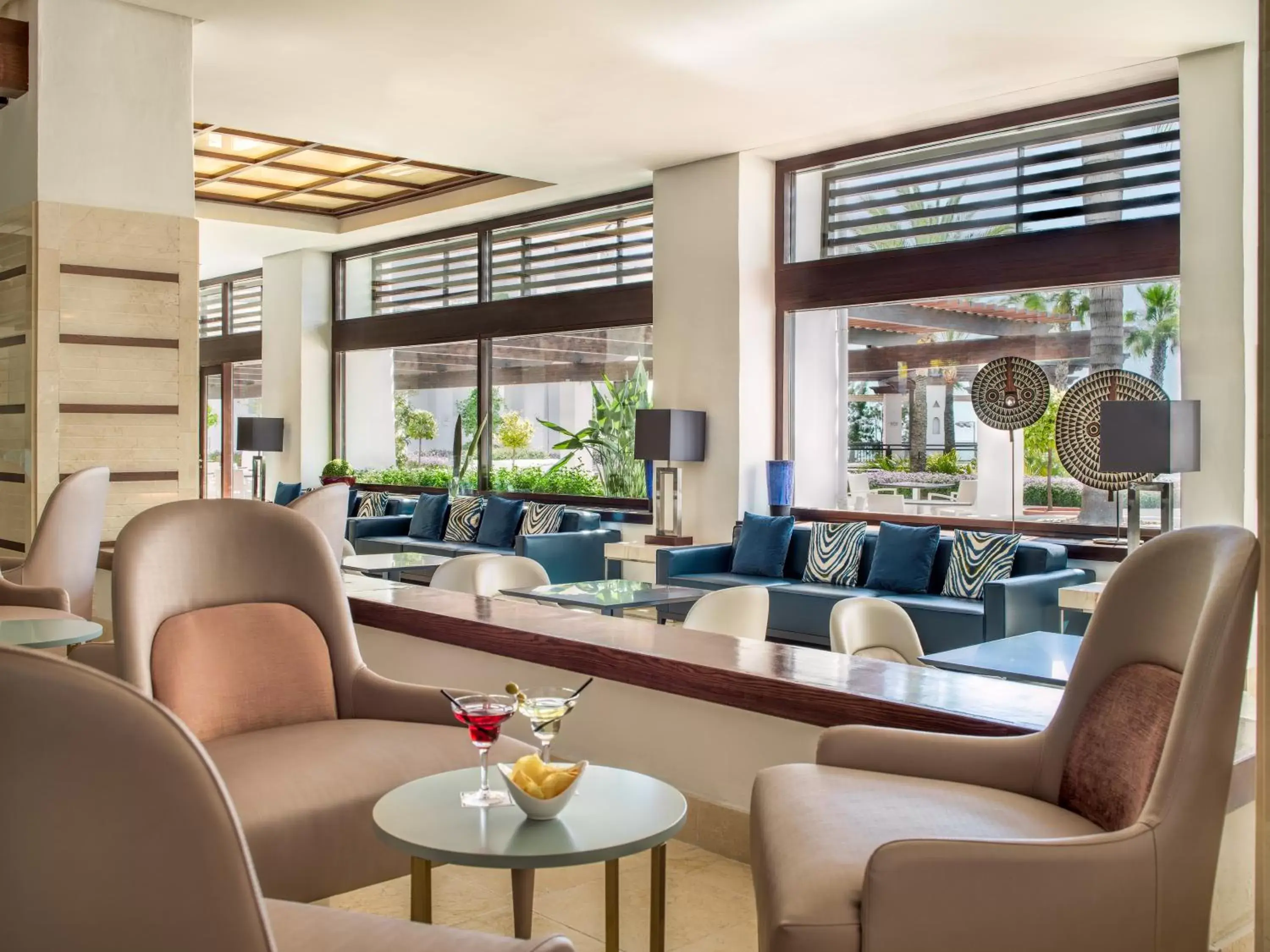 Lounge or bar in H10 Estepona Palace