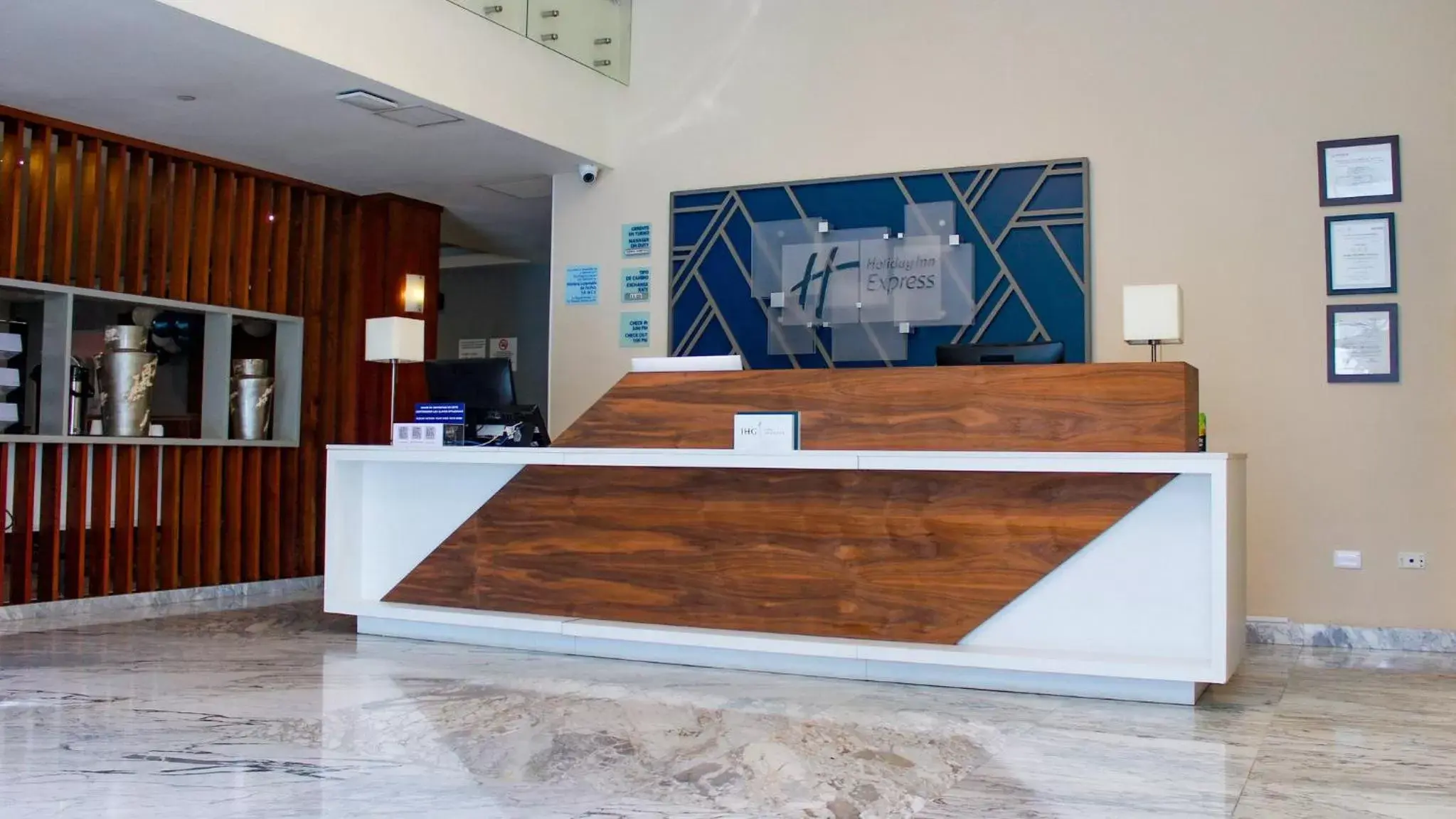 Property building, Lobby/Reception in Holiday Inn Express Culiacan, an IHG Hotel