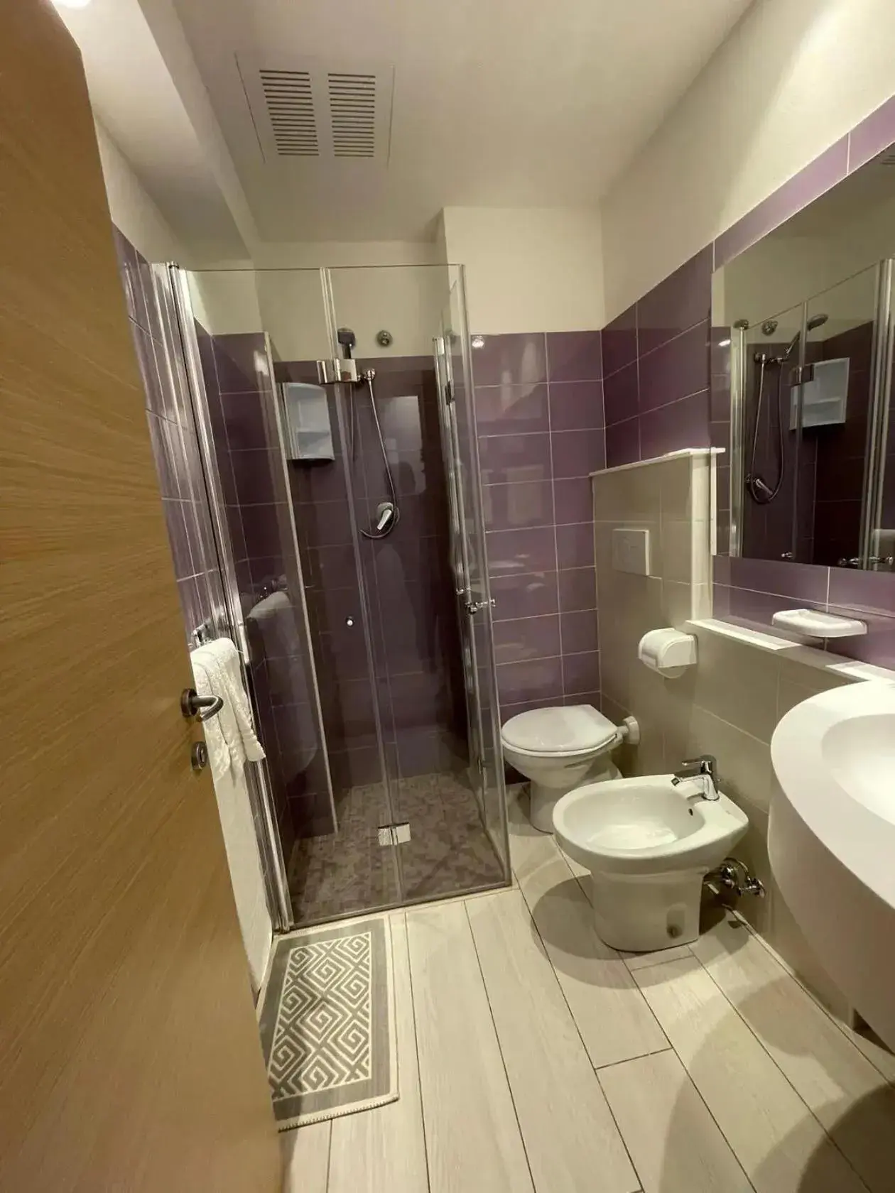 Bathroom in Hotel Montmartre