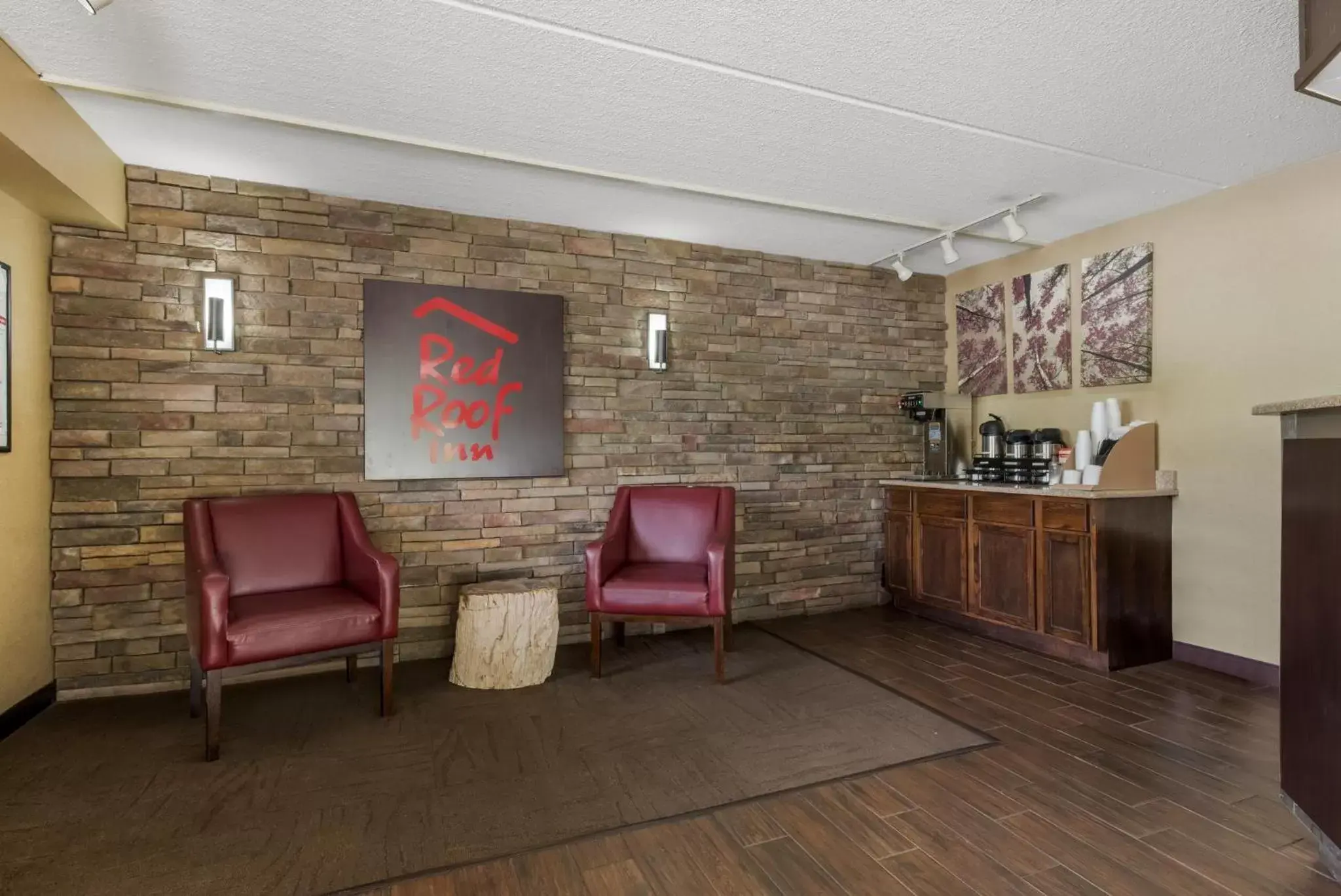 Lobby or reception, Seating Area in Red Roof Inn Hickory
