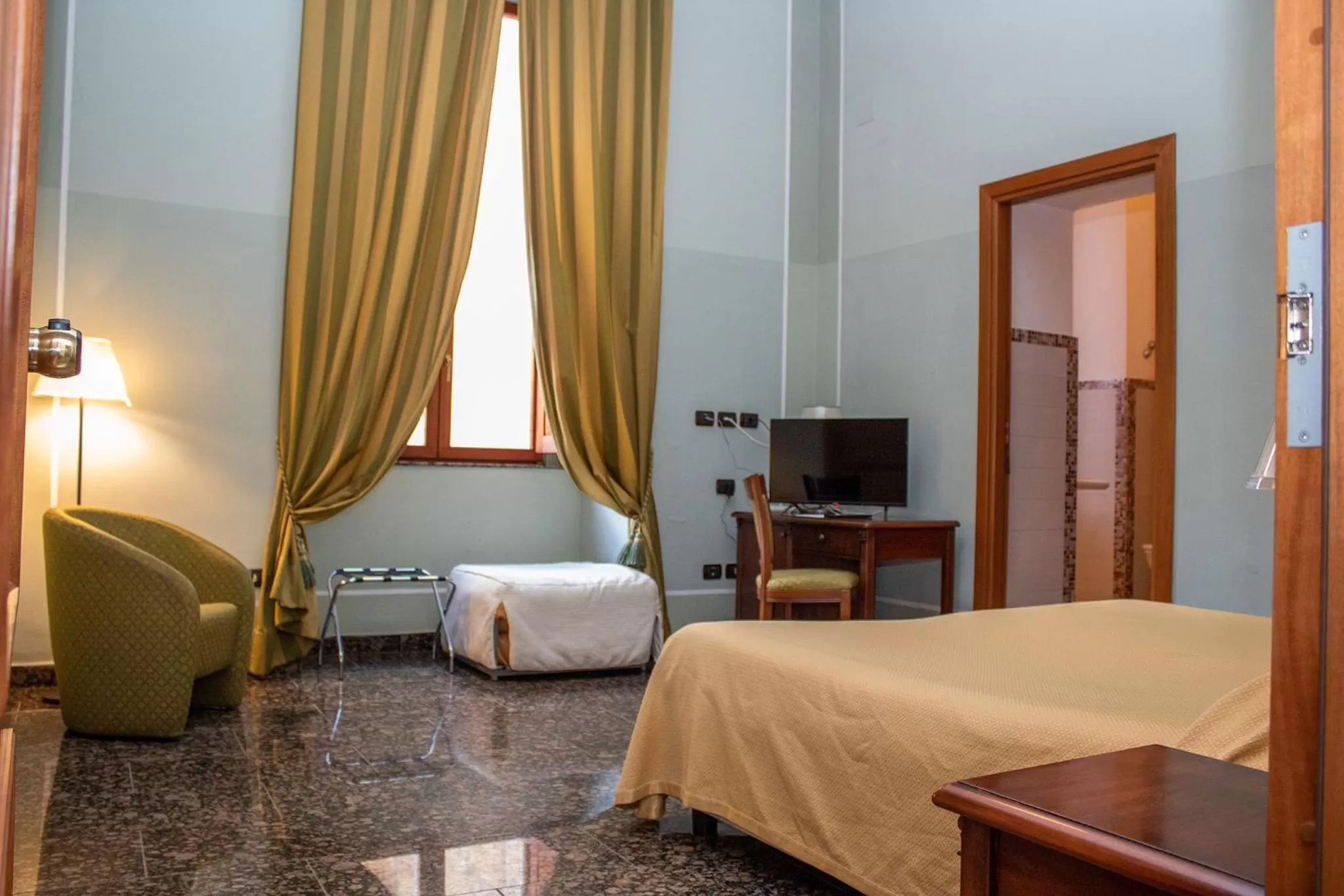 Photo of the whole room, Bed in Le Stanze Del Vicerè Boutique Hotel