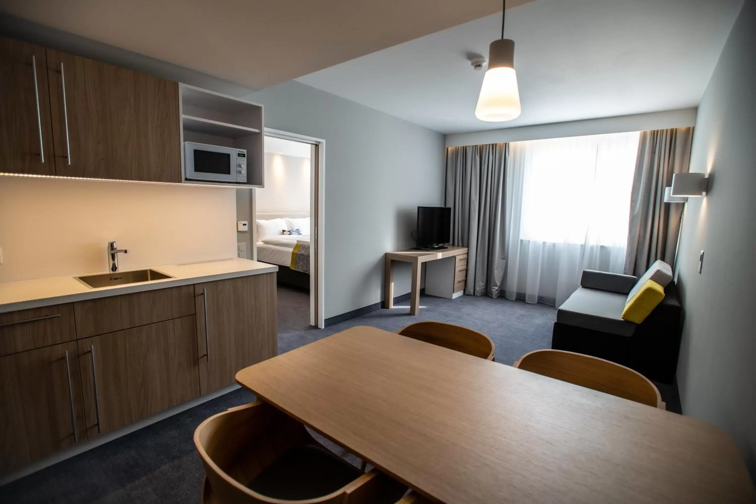 Photo of the whole room, Kitchen/Kitchenette in Holiday Inn Express - Aarburg - Oftringen, an IHG Hotel