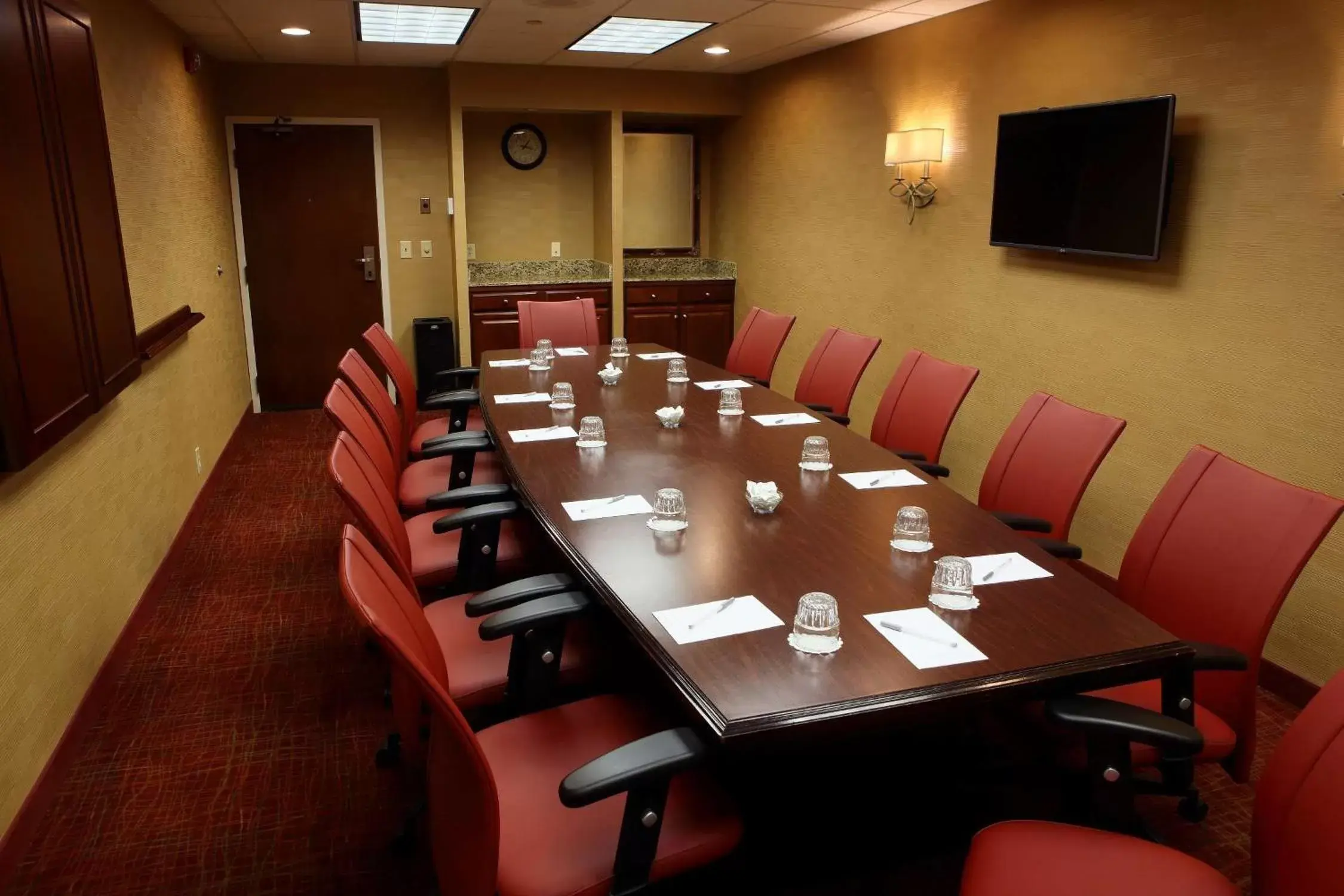 Meeting/conference room in Hampton Inn & Suites Charlottesville at the University