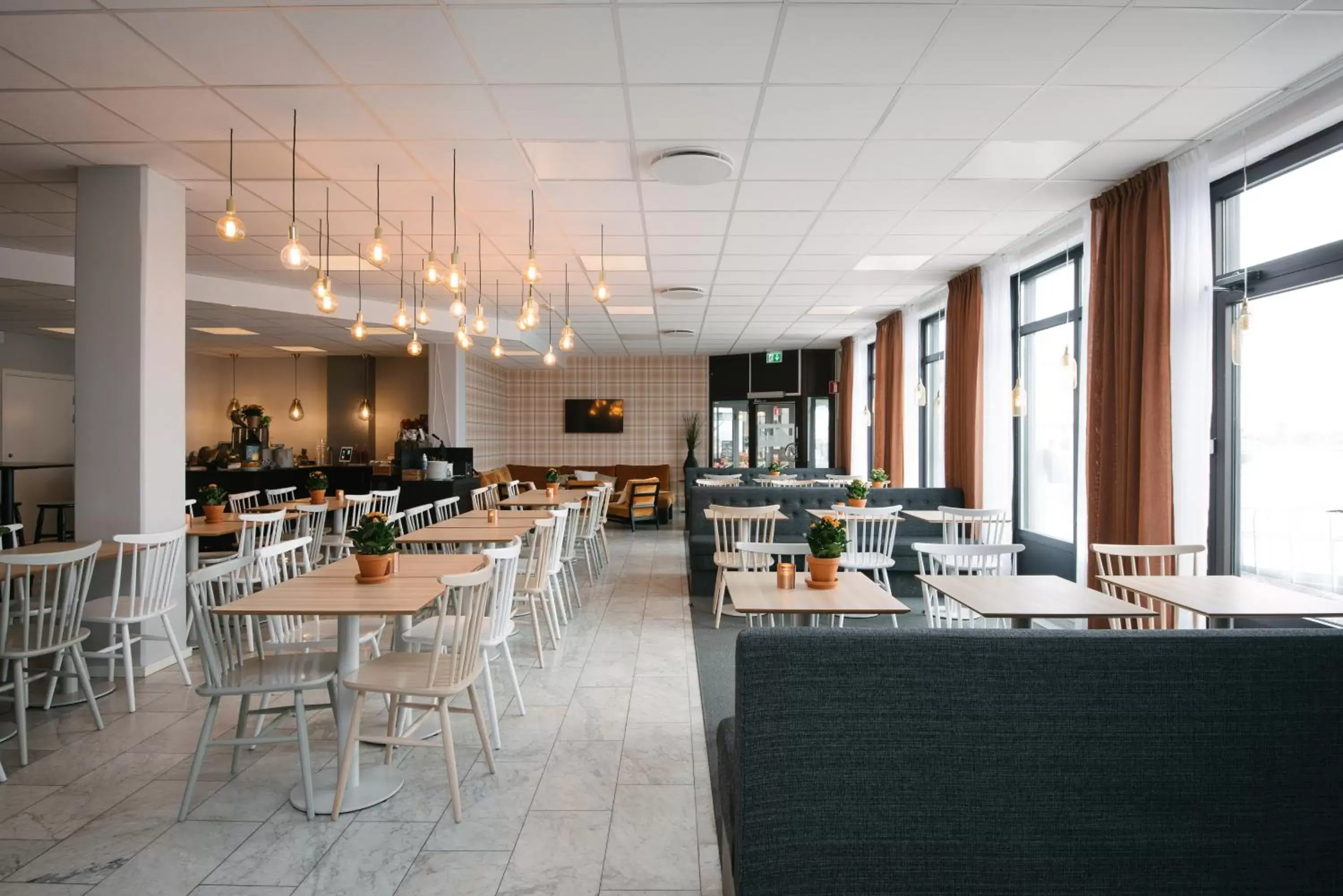 Nightclub / DJ, Restaurant/Places to Eat in Hotell Fyrislund