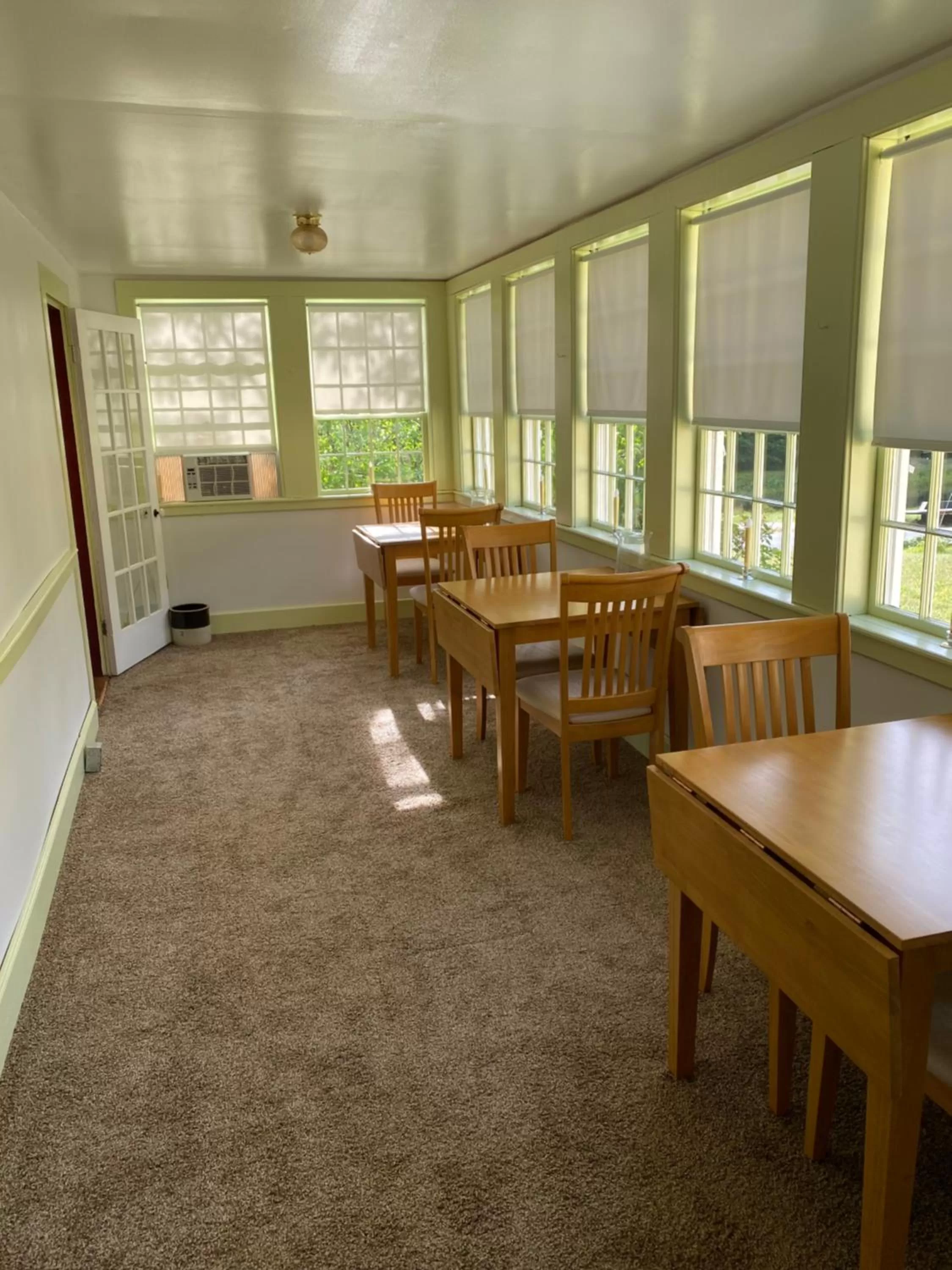 Restaurant/Places to Eat in Colonel Spencer Inn