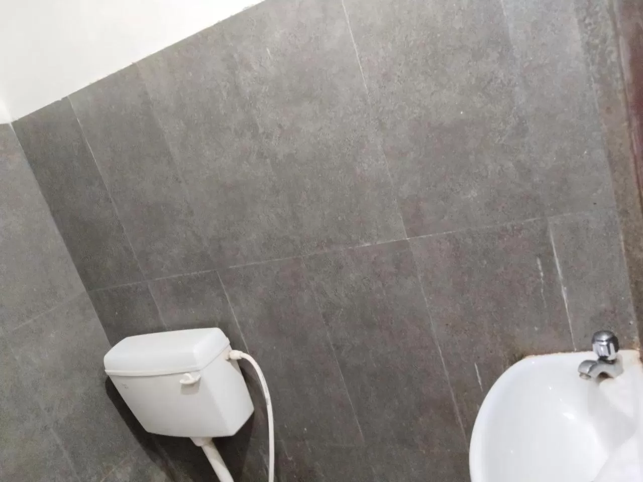 Shower in Hotel Airlines