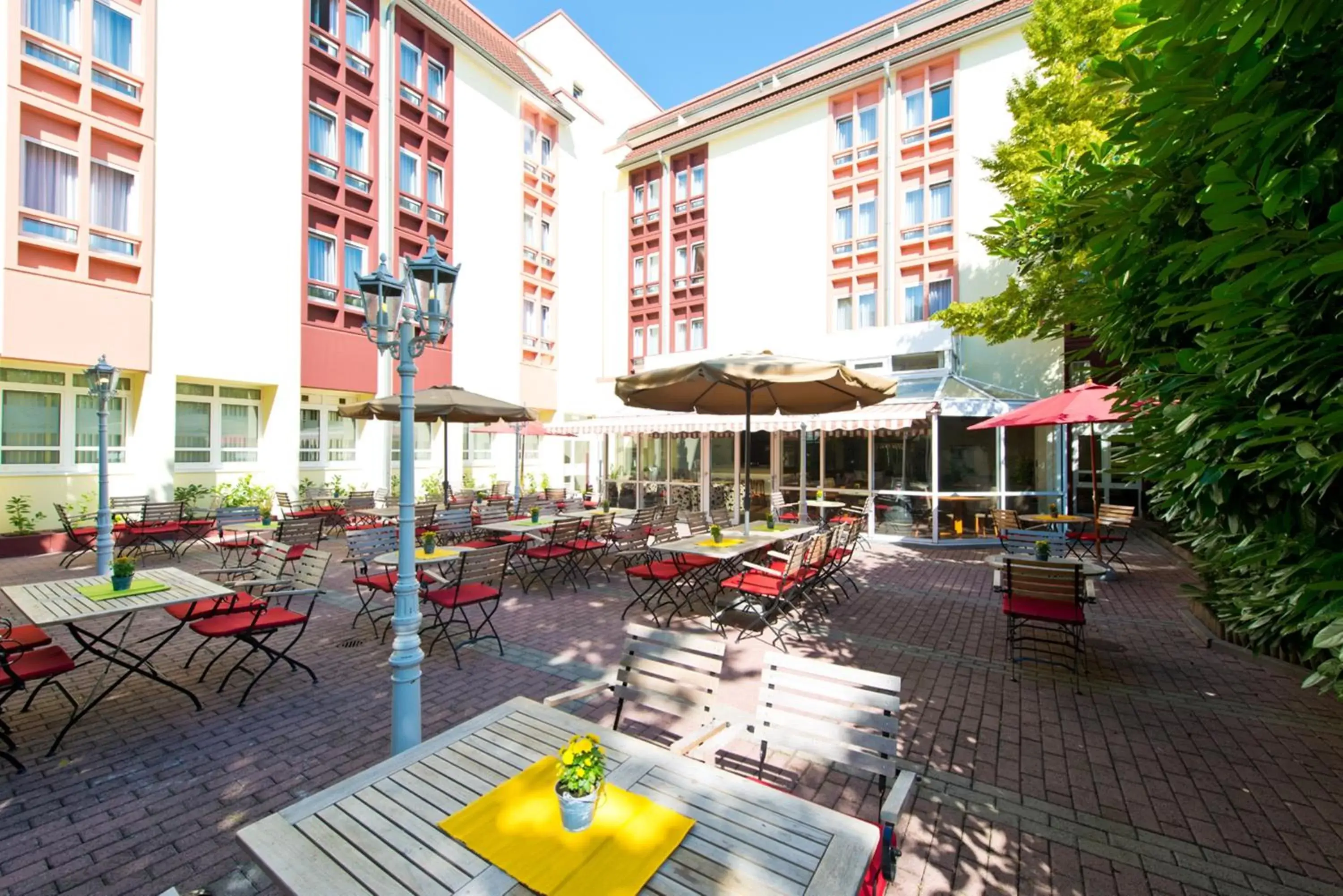 Balcony/Terrace, Restaurant/Places to Eat in ACHAT Hotel Neustadt an der Weinstraße