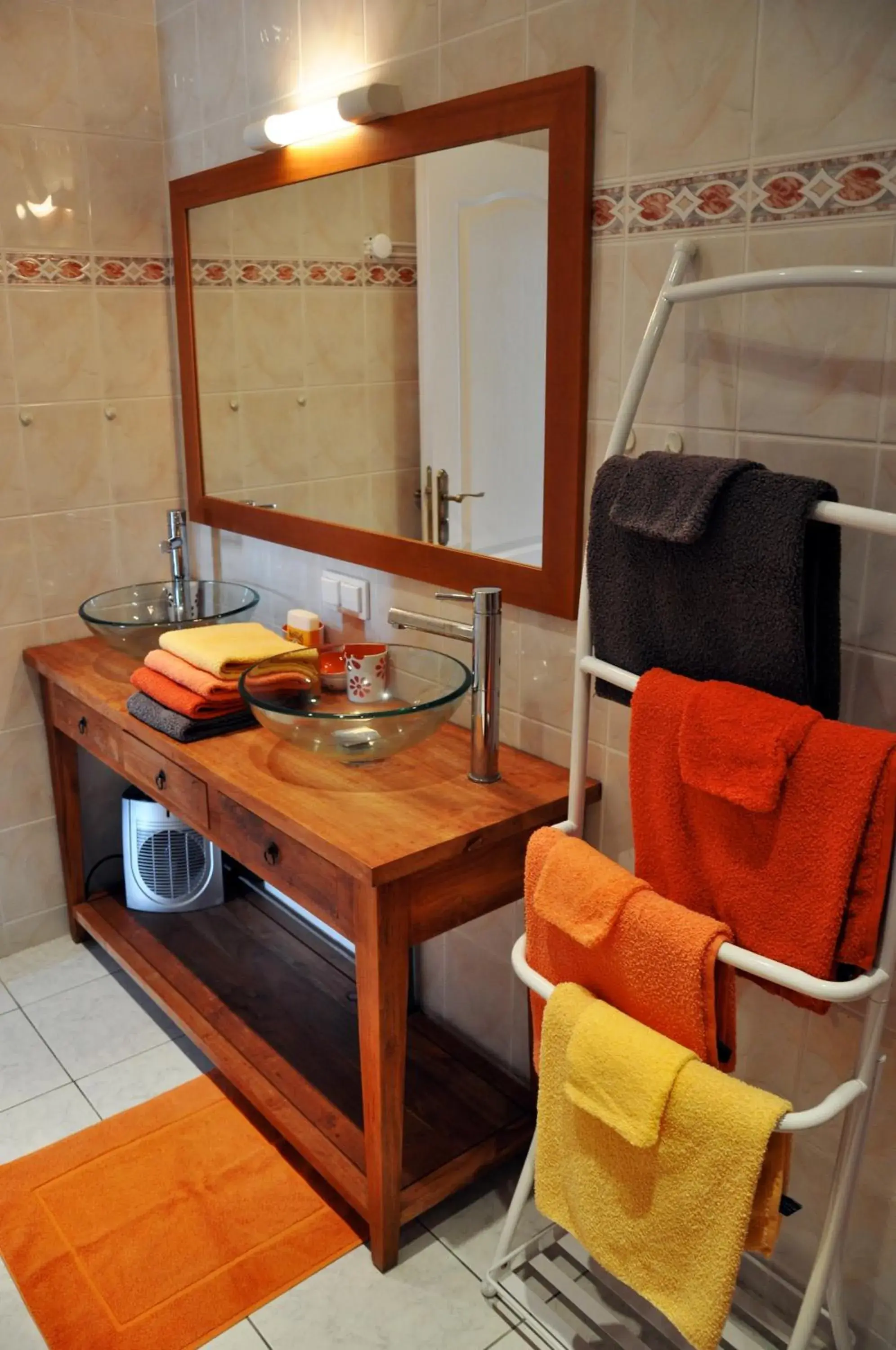 Bathroom in Logis Hôtel L'Adourable Auberge