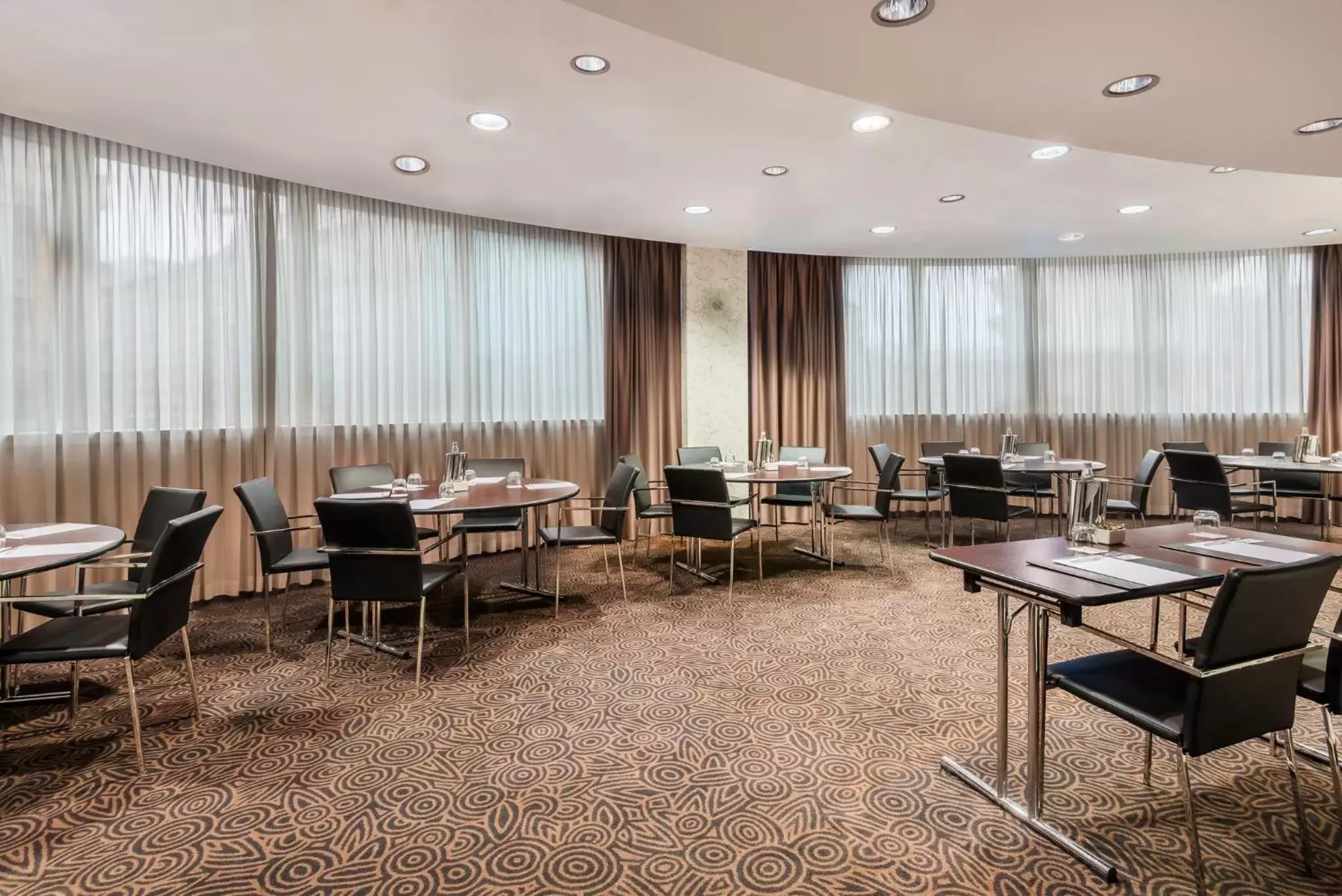Meeting/conference room, Restaurant/Places to Eat in Crowne Plaza Milan City, an IHG Hotel