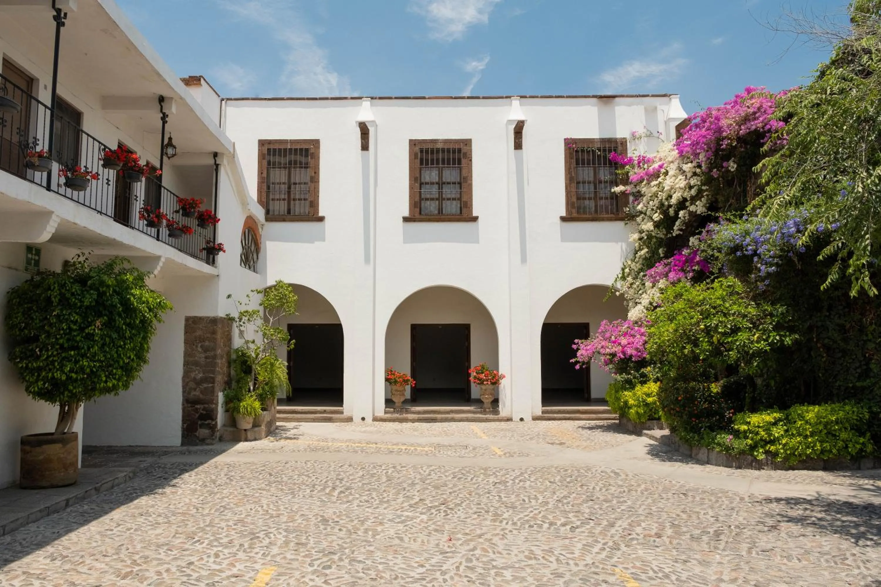 Property building in Hotel Layseca