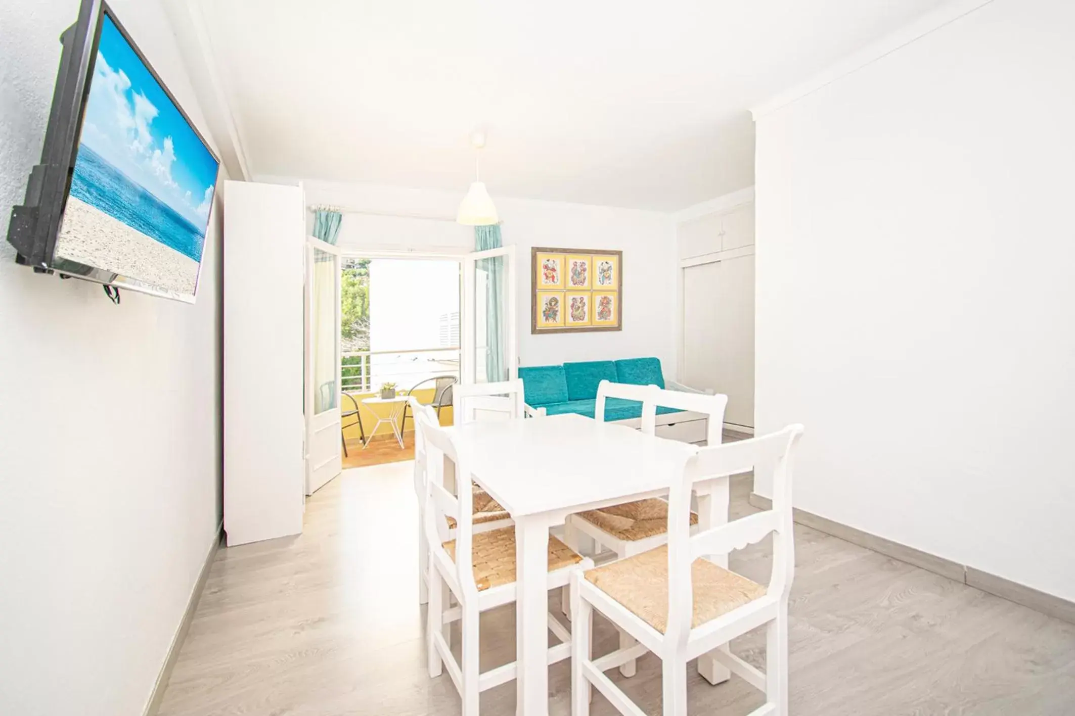 TV and multimedia, Dining Area in Apartamentos Falcó