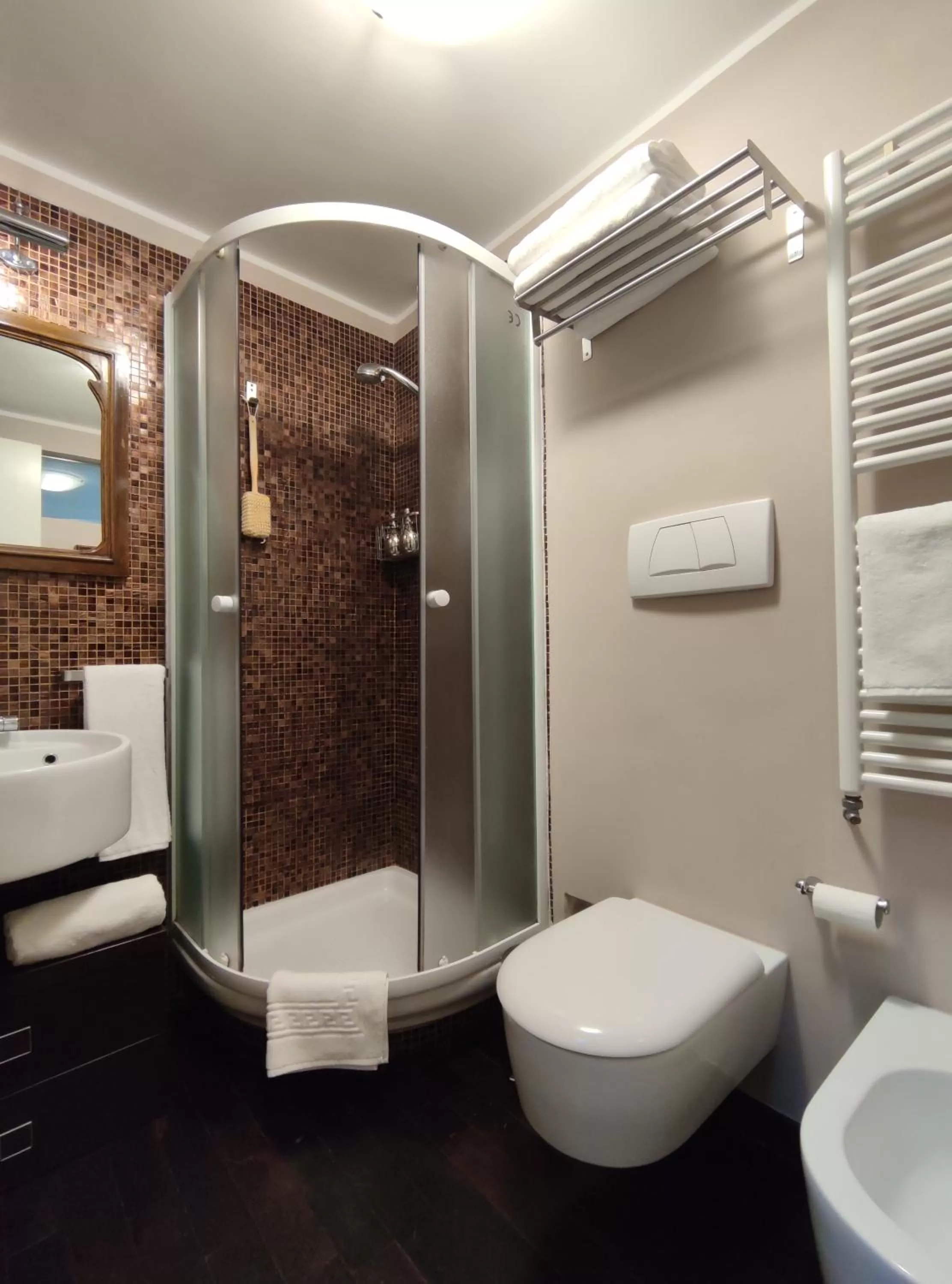 Bathroom in Dimora Arco Basso - Old Town