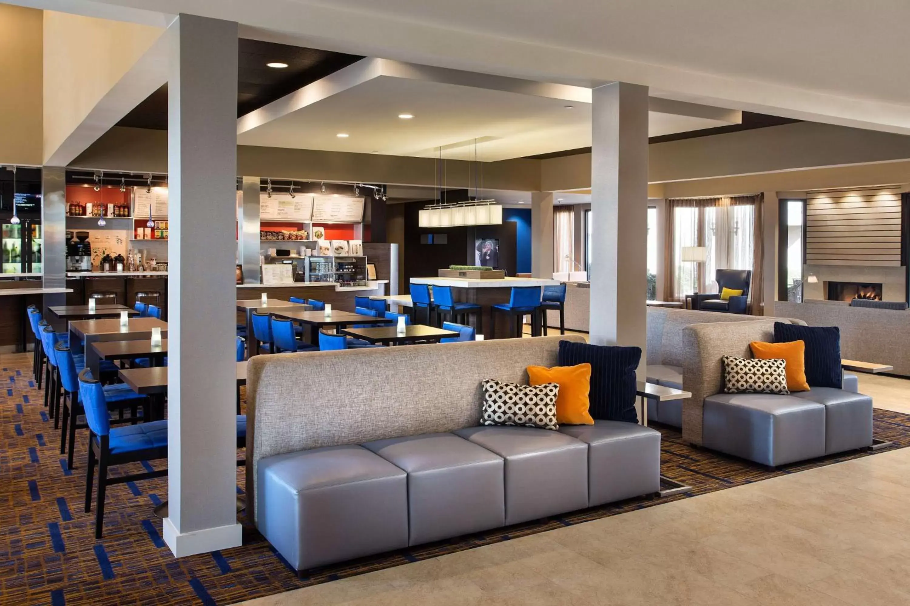 Lobby or reception, Lounge/Bar in Sonesta Select Scottsdale at Mayo Clinic Campus