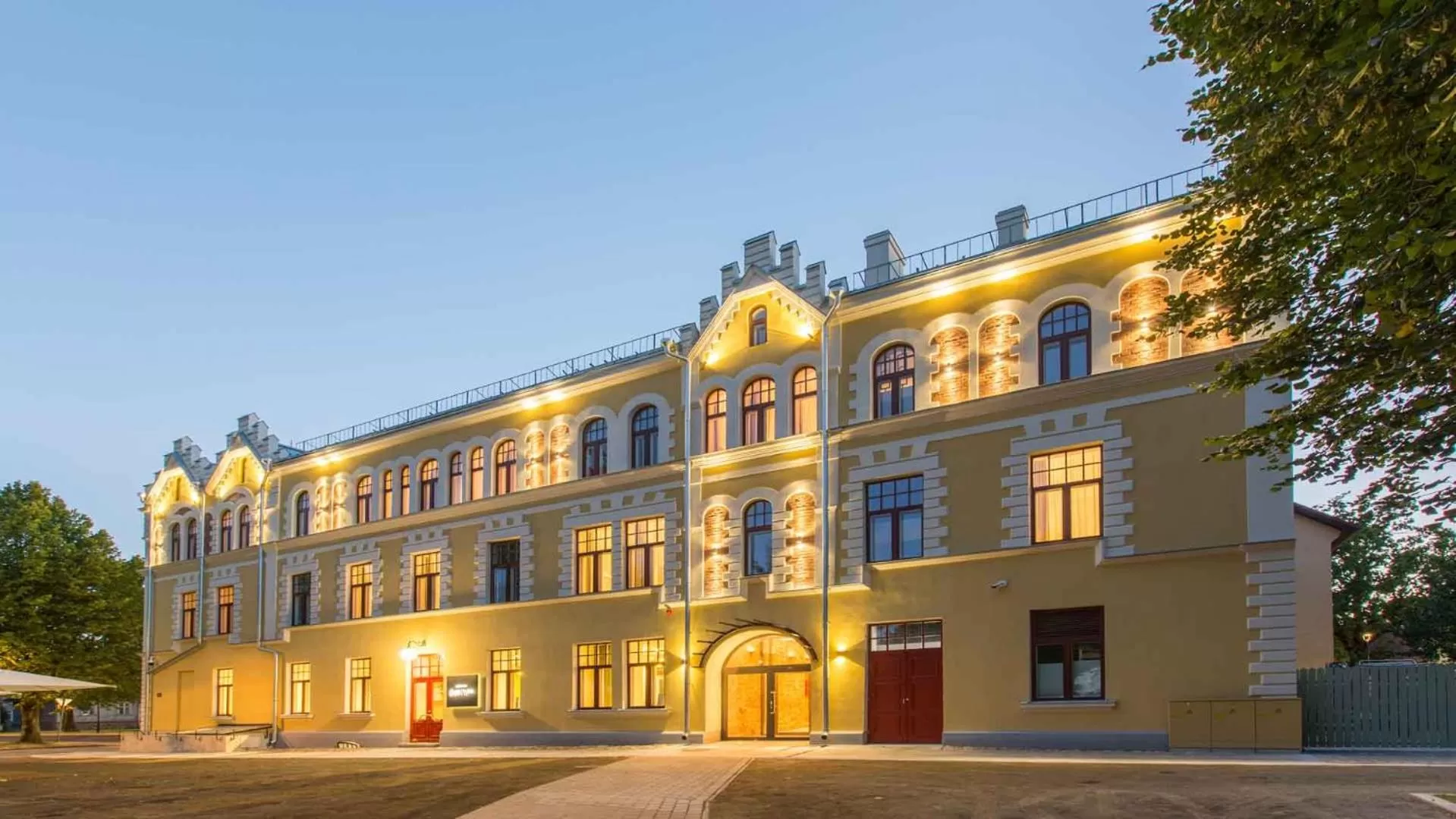 Facade/entrance in Park Hotel Viljandi