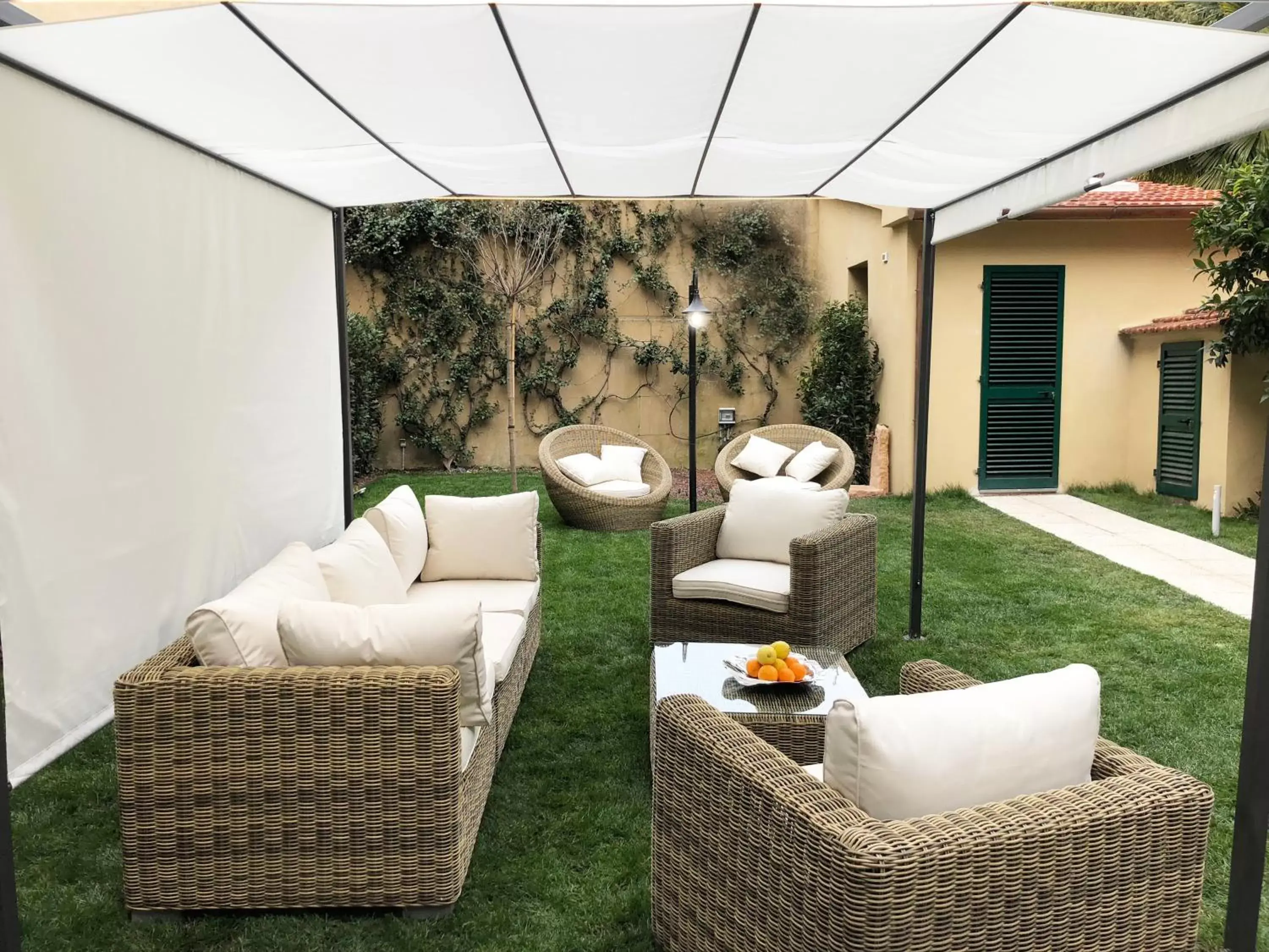 Garden, Seating Area in Palazzo Cini Luxury Rooms in Pisa