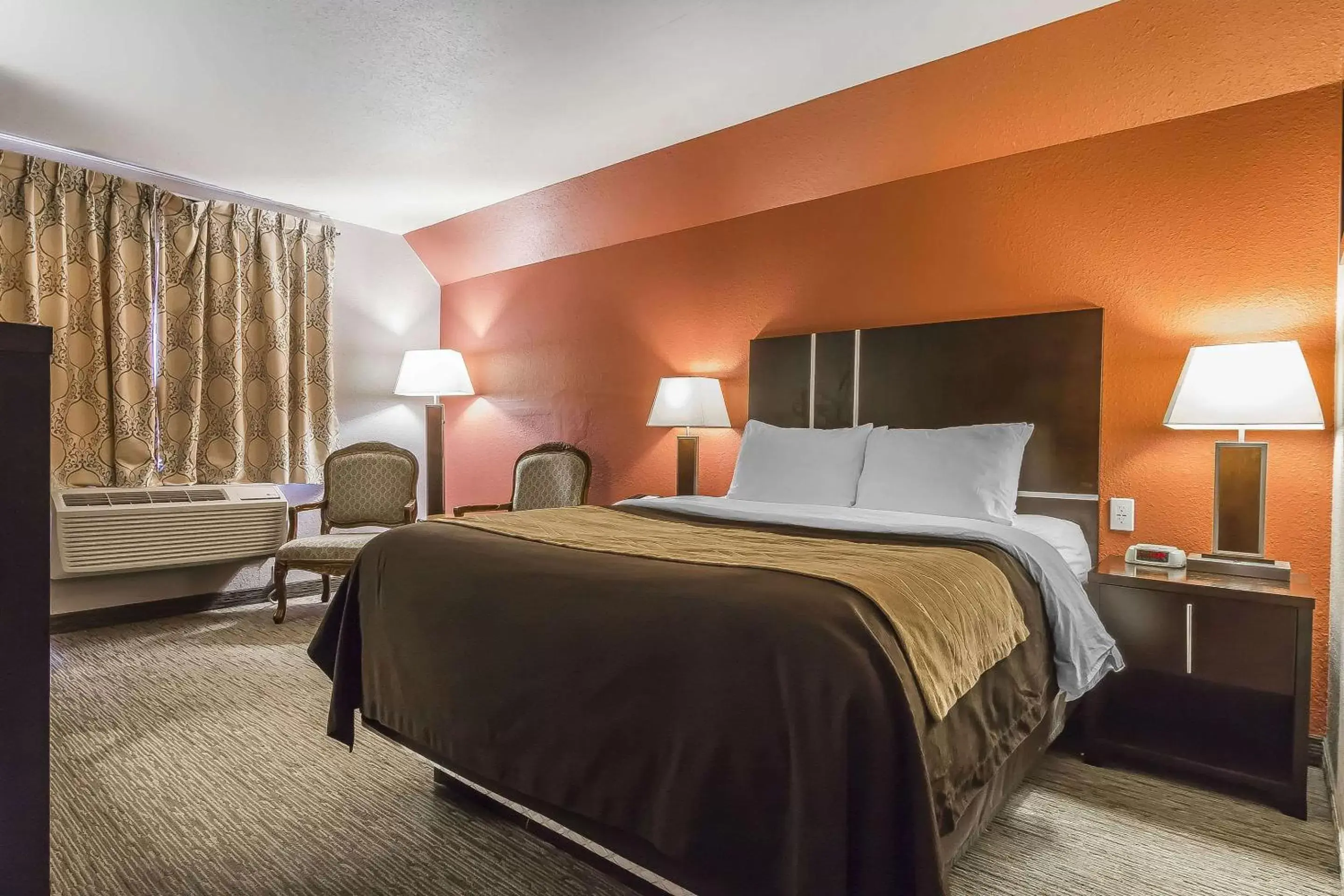 Photo of the whole room, Bed in Comfort Inn & Suites Yorkton