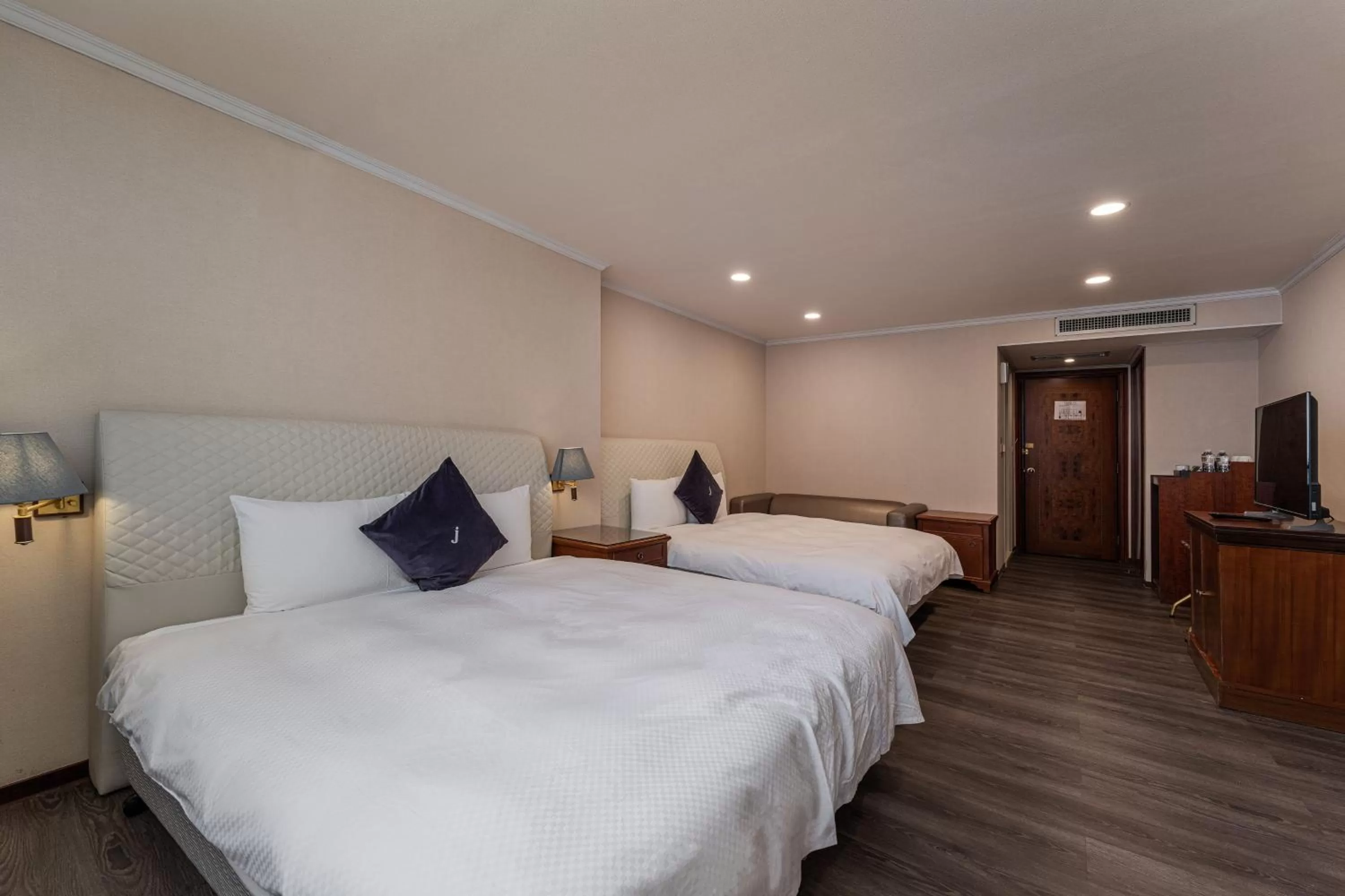 Bed in Hotel j-Metropolis